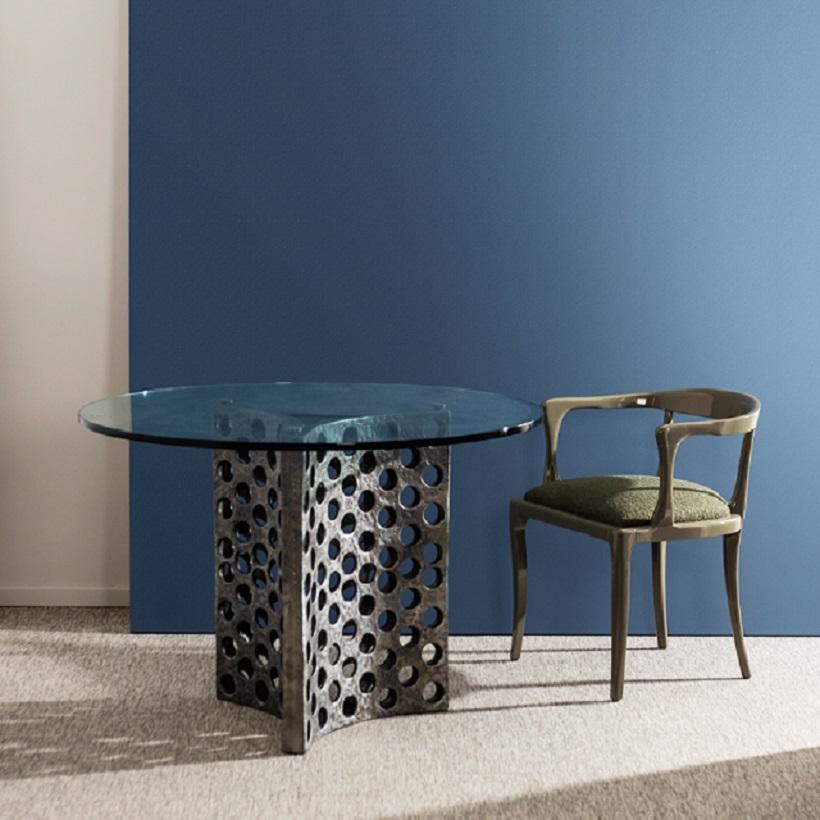 Contemporary Dining Table mit Aluminiumgussfuß und Glasoberfläche im Zustand „Neu“ im Angebot in New York, NY