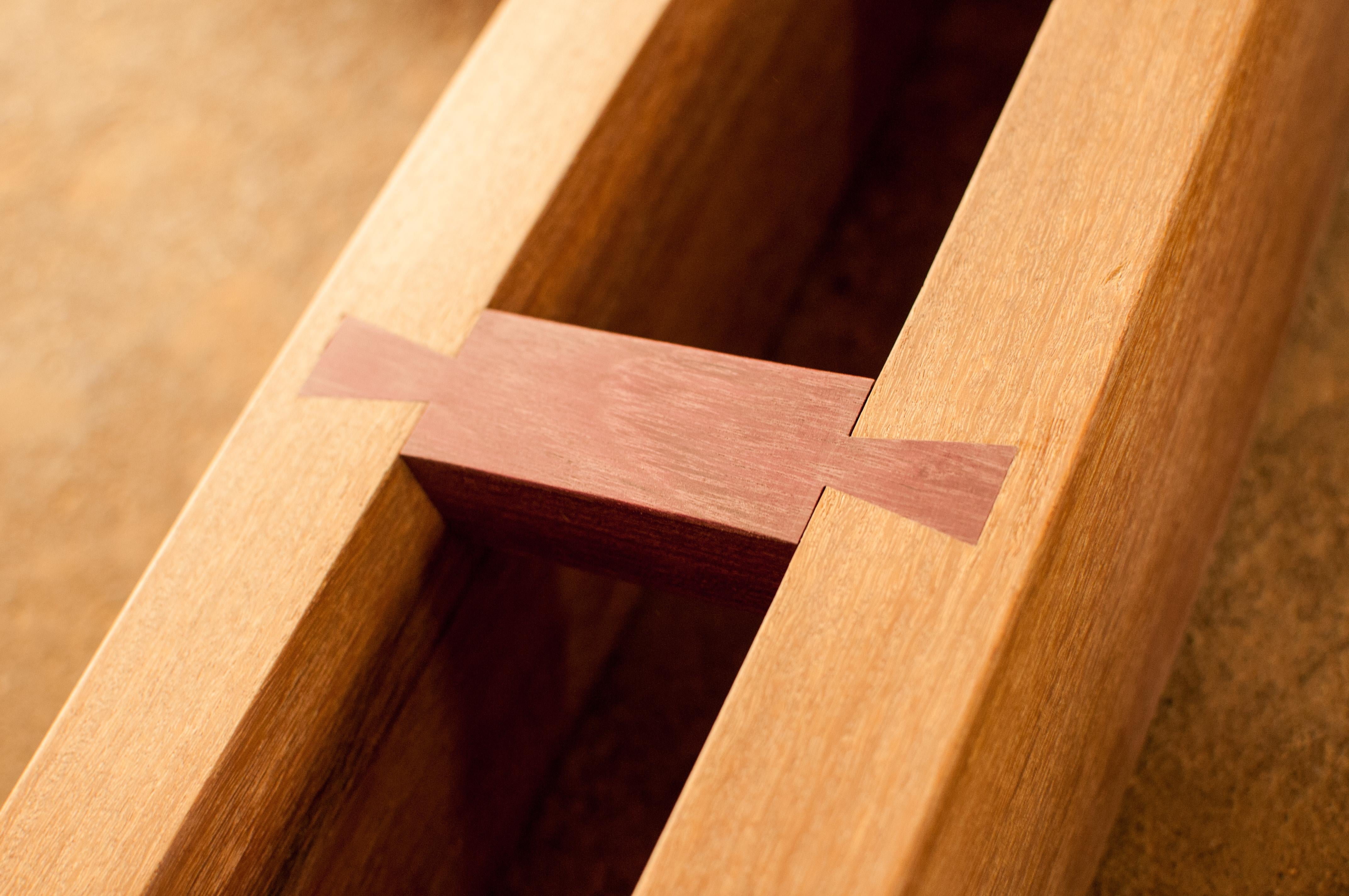 Table de salle à manger en bois dur brésilien en vente 4