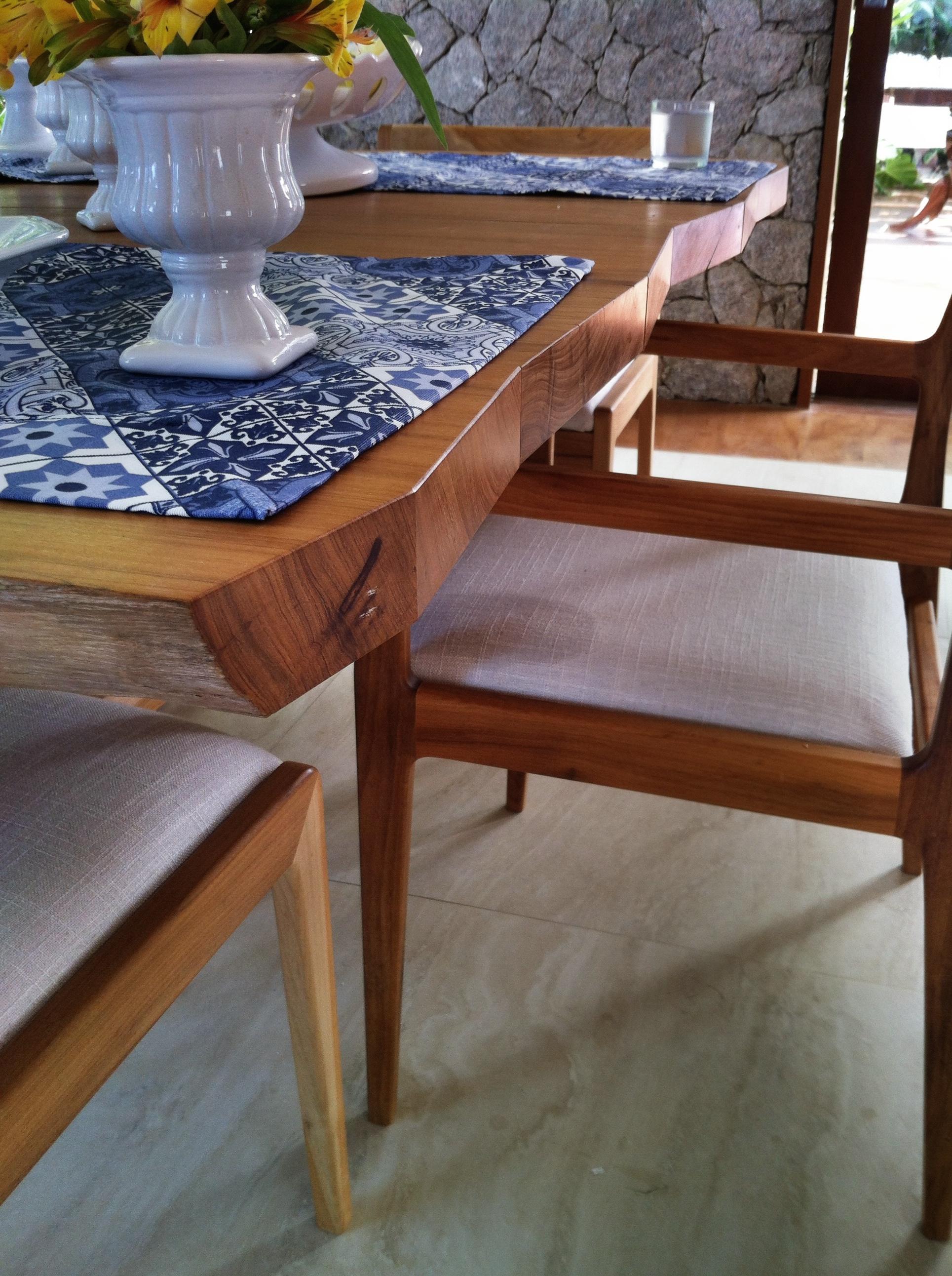 Brésilien Table de salle à manger en bois dur brésilien de Ricardo Graham Ferreira en vente