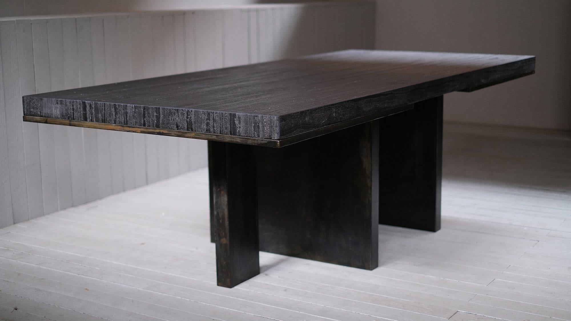 Modernes Schwarz  Esstisch aus japanischem Marmor und Stahl von Arno Declercq (Belgisch) im Angebot