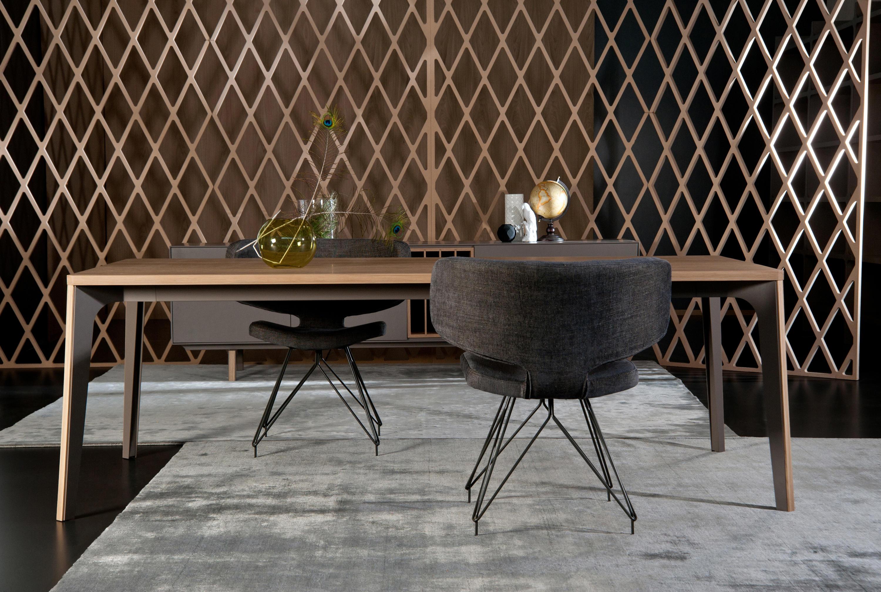 Contemporary Dining Table in Lacquered Metal and Oak For Sale 2