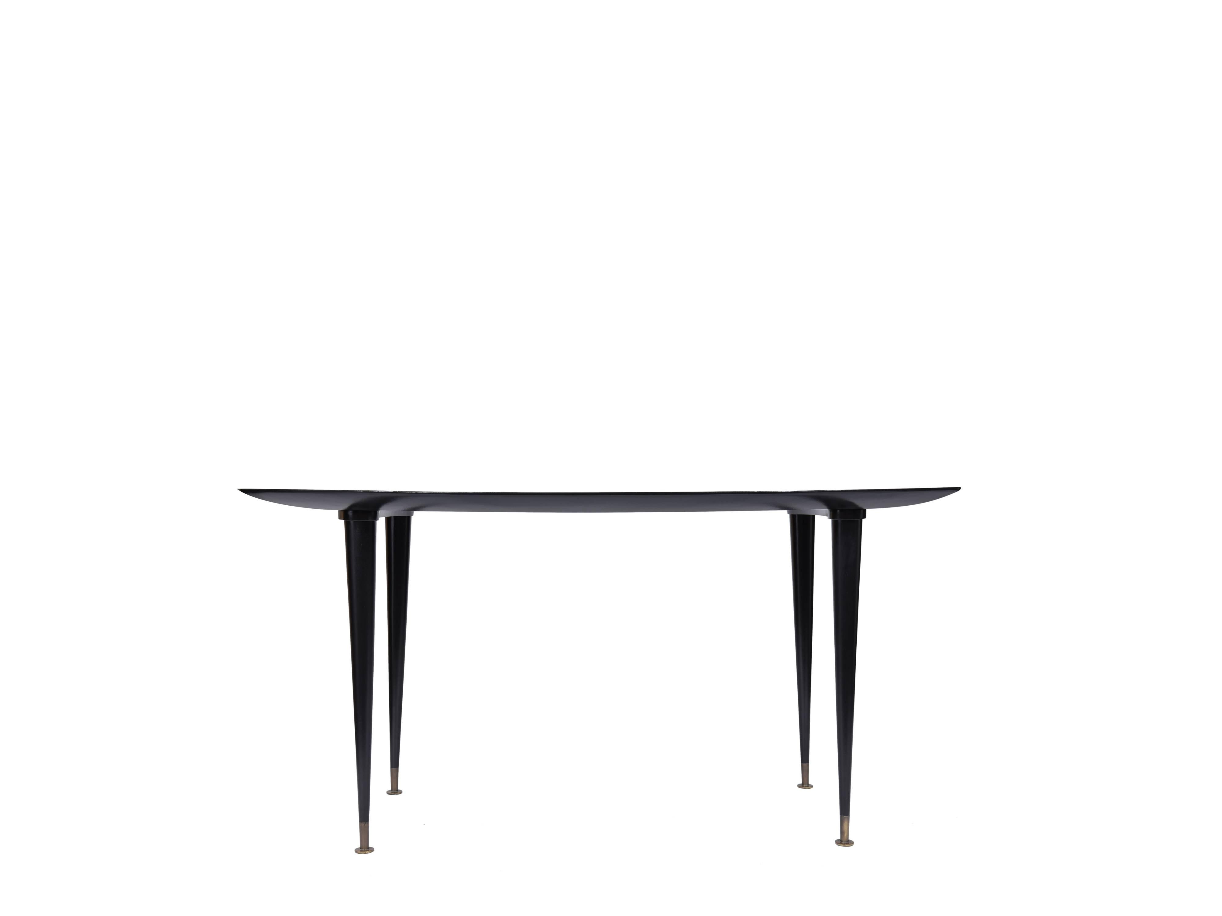 Giuseppe Scapinelli Midcentury brazilian Dining Table in Black Lacquered Wood

This beautiful black lacquered wooden dining table was designed by Giuseppe Scapinelli between the 1950s and 1960s.
Its black and shiny finish contrasts with the gold
