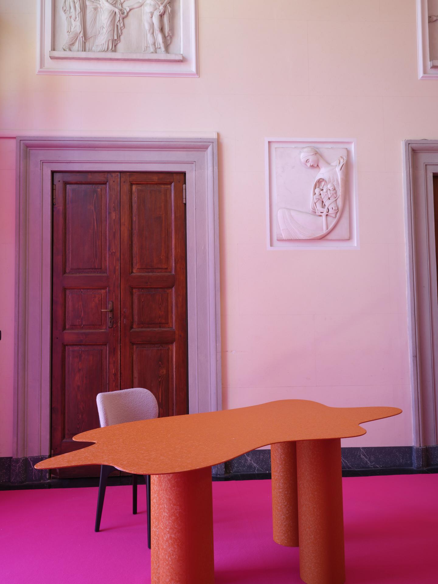 Peint Table de salle  manger contemporaine en mtal revtu de poudre textur en vente