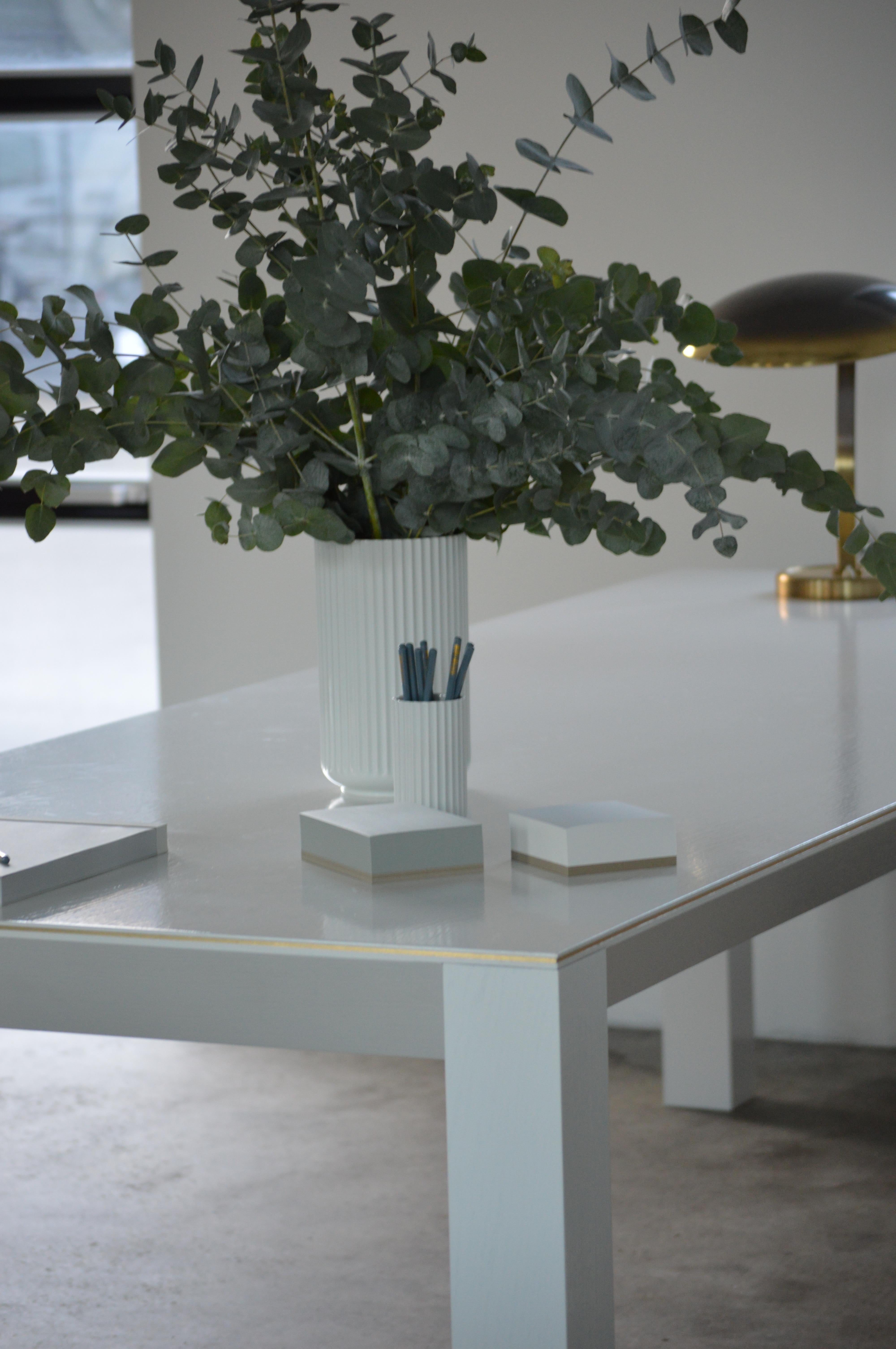 La Grande Mamma, Scandinavian Dining Table in White Lacquered Oak, Brass Décor In New Condition For Sale In Copenhagen, DK