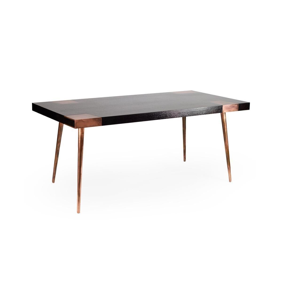 Français Table de salle à manger contemporaine Indigo en acier cuivré, laiton patiné, placage en bois en vente