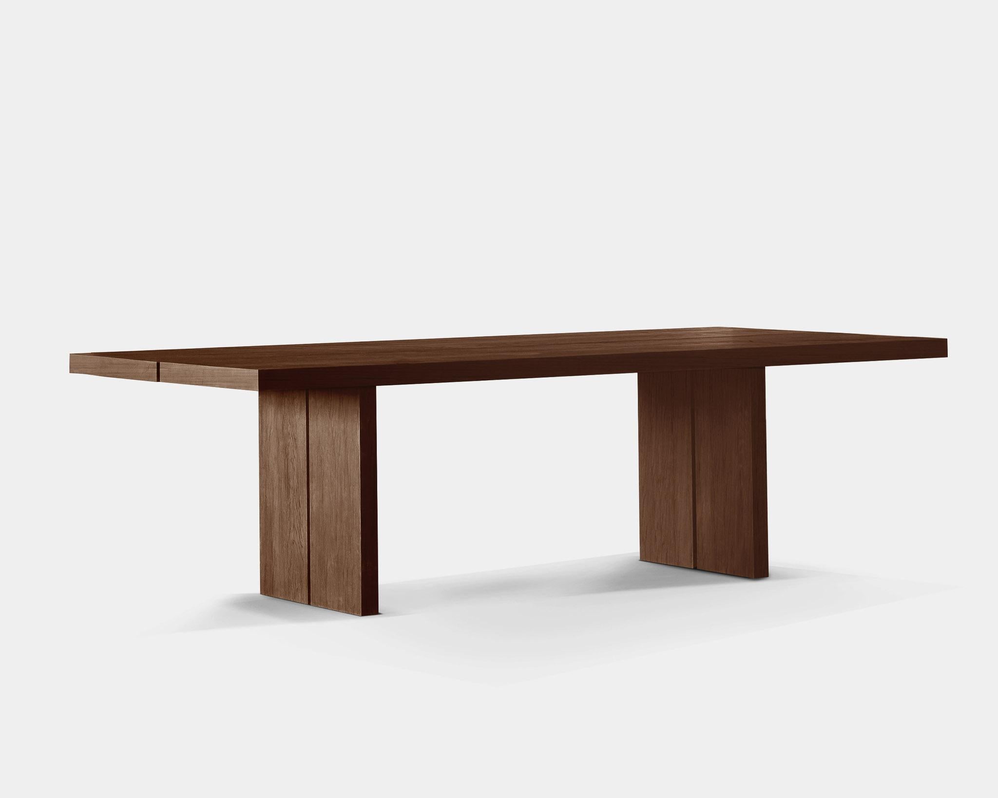 Tavolo da pranzo 'Murakami' progettato da Studio A in collaborazione con l'artista spagnolo Yoyo Balagué.

Dimensioni:
L.250 x L.121 x H.74 cm
L.98.43 x L.47.64 x H.29.13 pollici

Finiture Wood:
Nature, Olio, Umber, Caffè, Nero

Materiale:
Oak