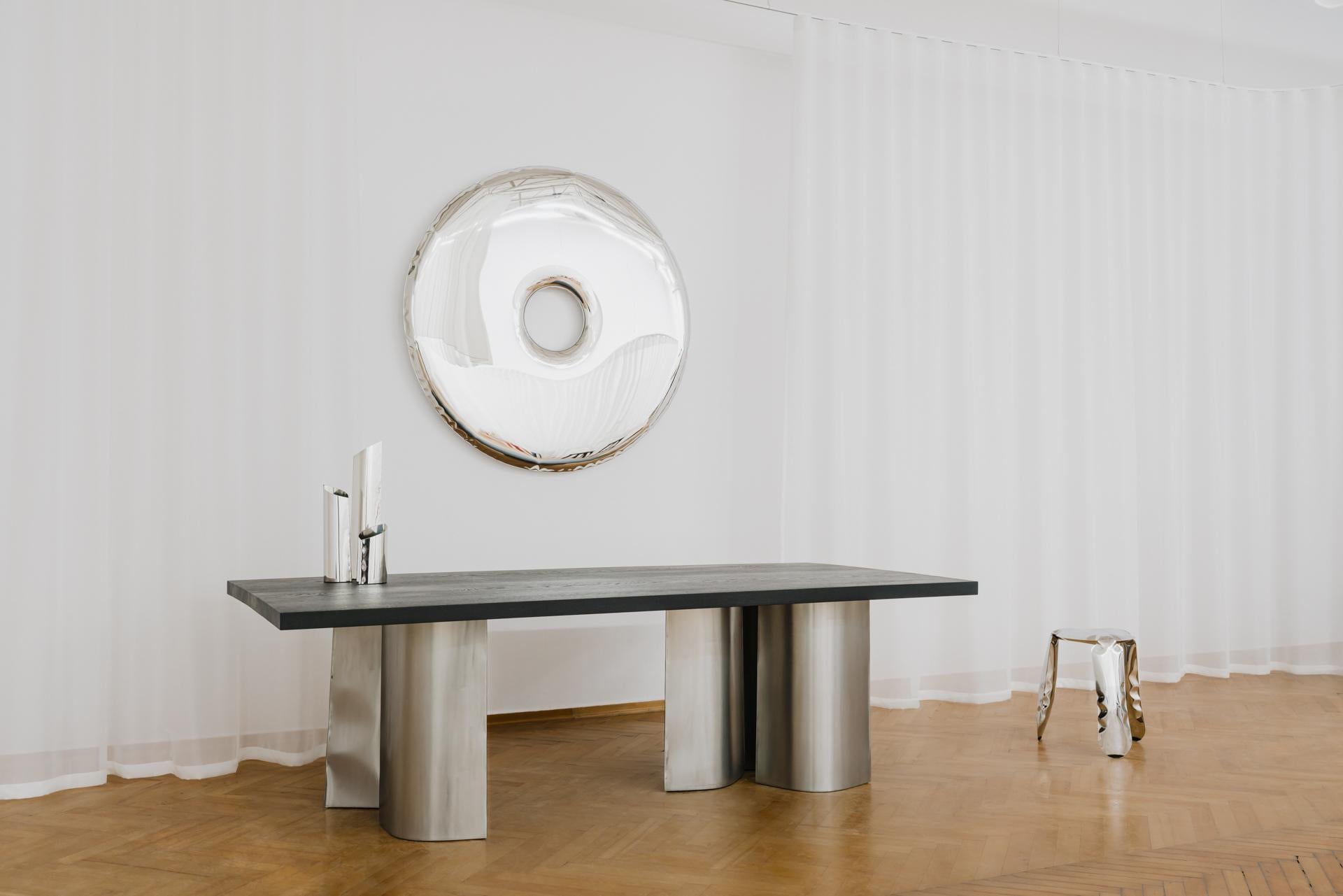 Polonais Table de salle à manger contemporaine 'Parova' par Zieta, acier inoxydable et Oak Oak foncé en vente