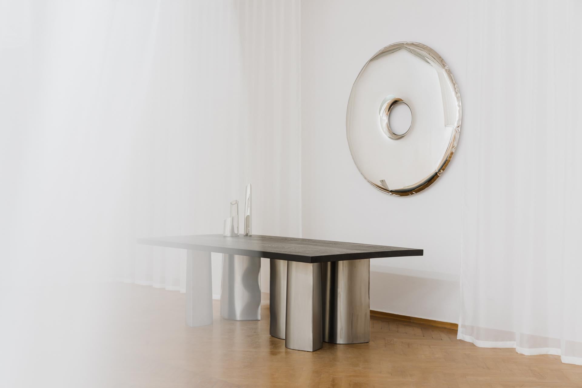 Acier Table de salle à manger contemporaine 'Parova' par Zieta, acier inoxydable et Oak Oak foncé en vente