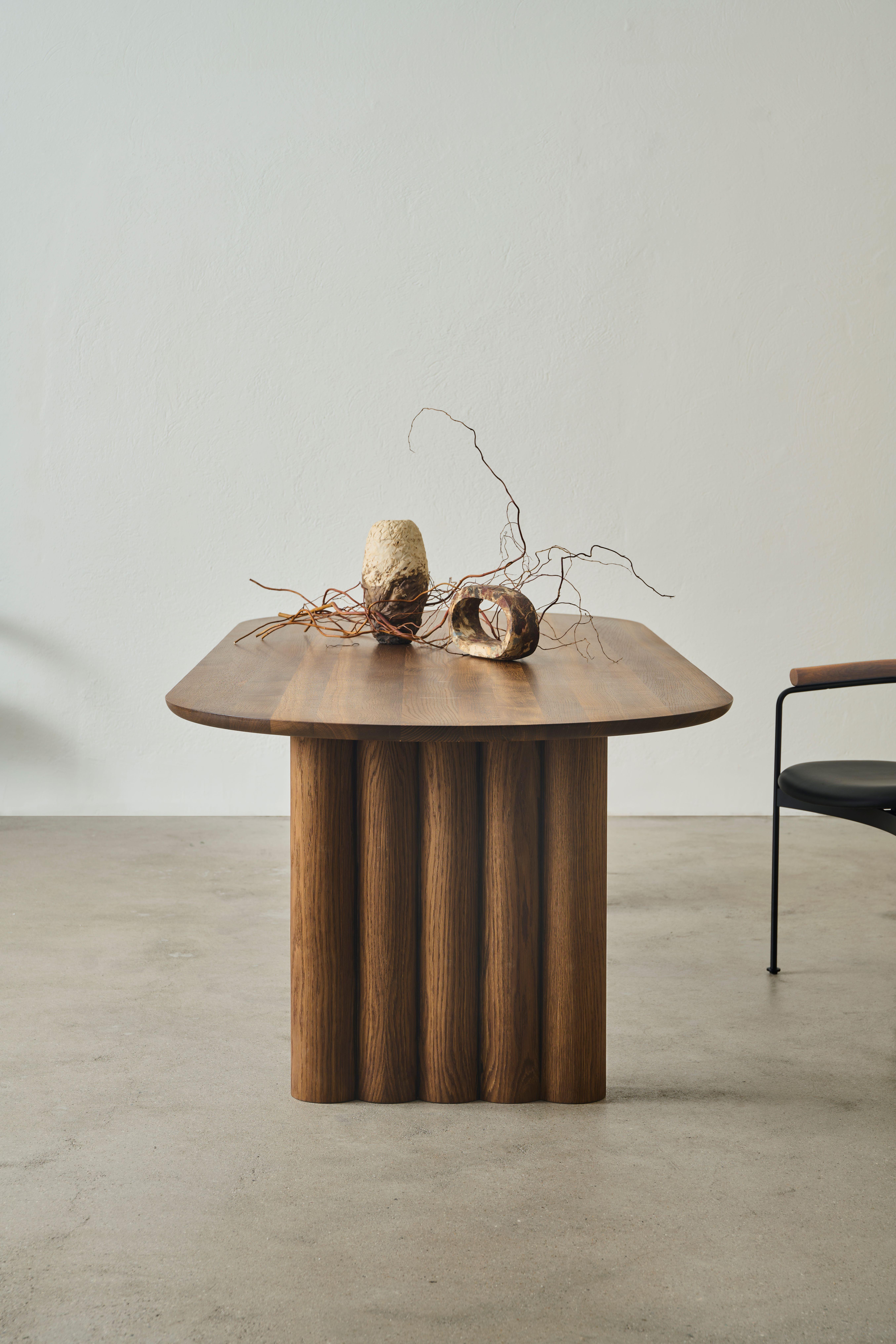 Table de salle à manger contemporaine 'Plush' par DK3, Oak Light, 370 Neuf - En vente à Paris, FR