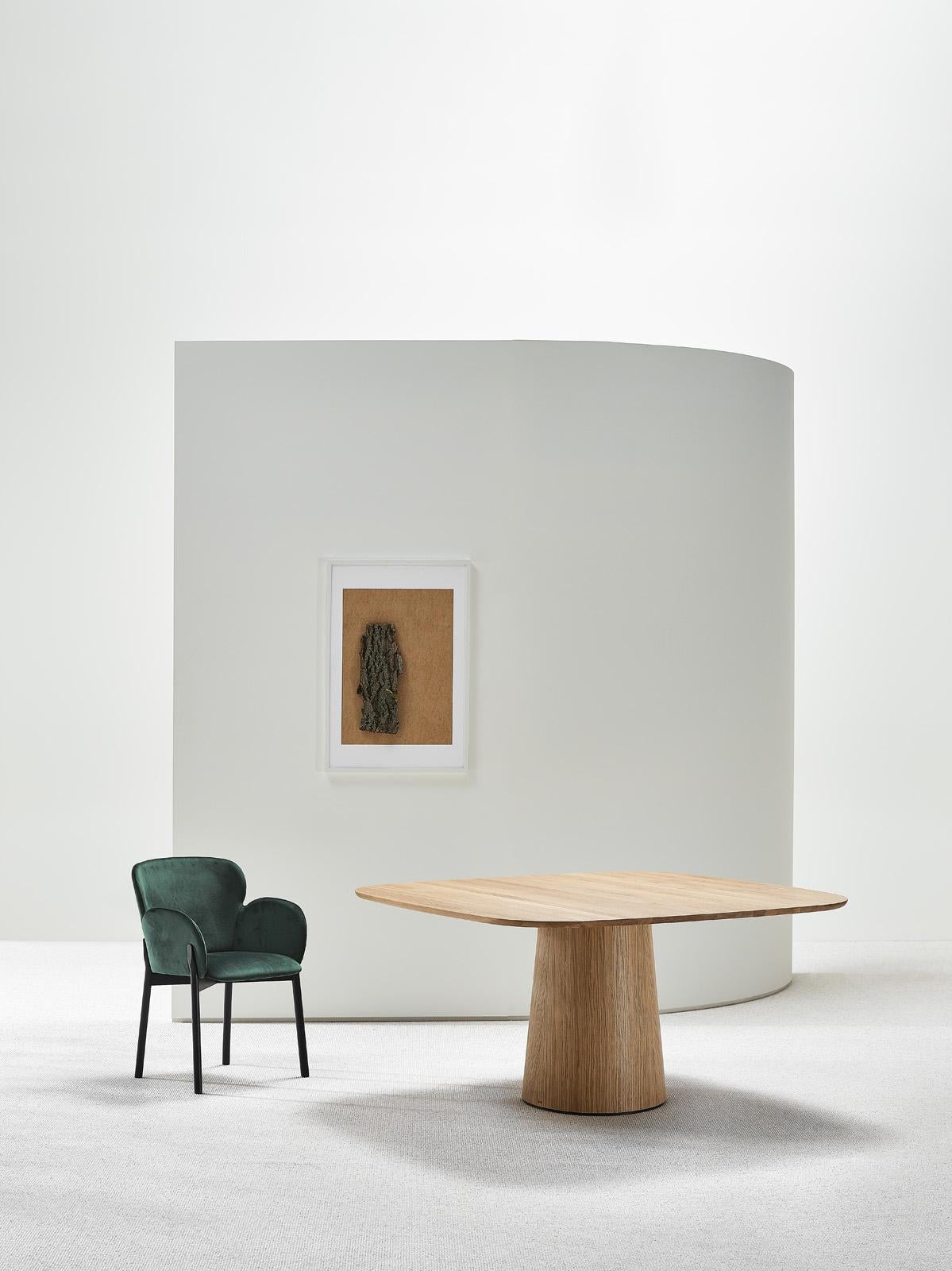 Dining Table POV 462 signed by TON & Kashkash studio

Top shape:
Round, square, or rounded square

Top size:
120cm, 130cm,140cm, or 150cm

Wood types:
Solid oak or American walnut


--
The P.O.V. collection features a modular design and an