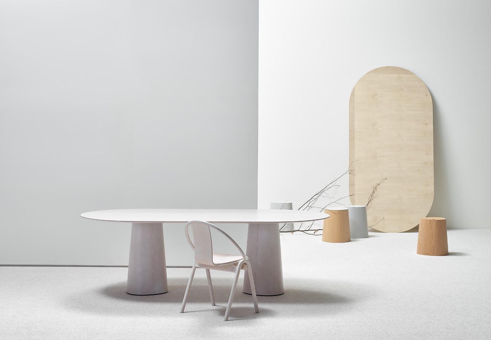 Scandinave moderne Table de salle à manger contemporaine POV 464, chêne massif ou noyer, 240 en vente