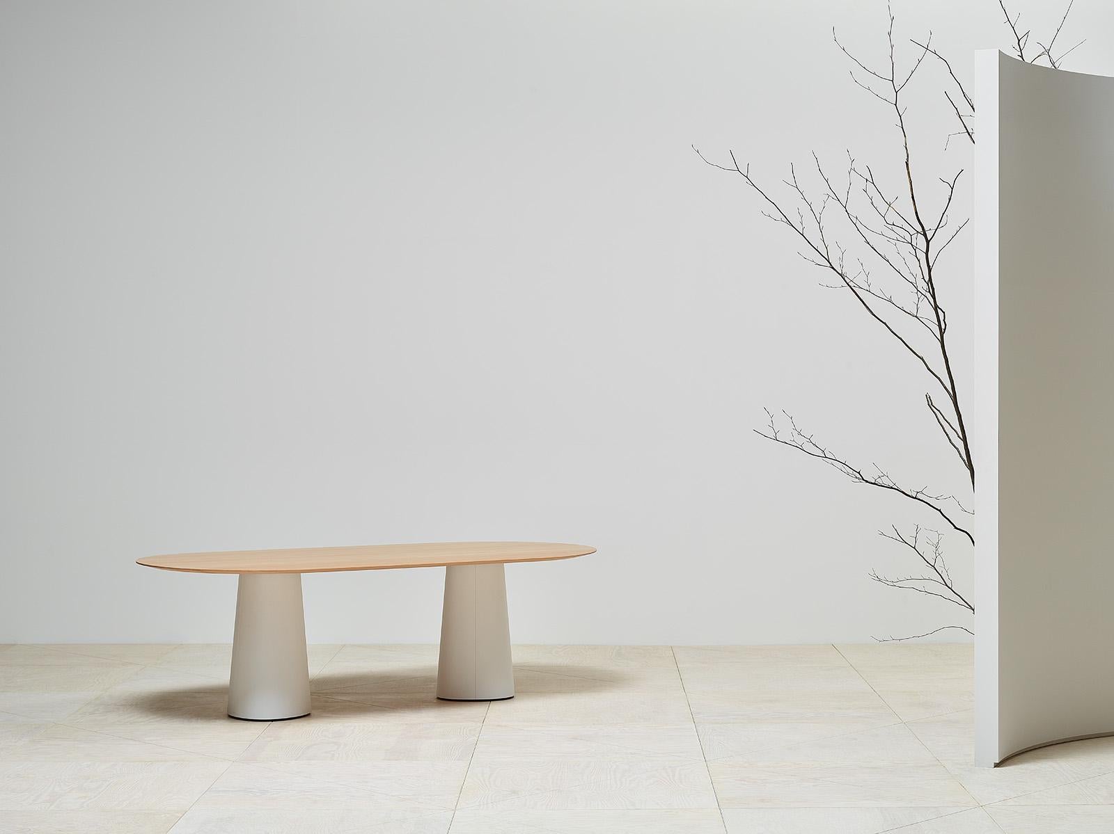 XXIe siècle et contemporain Table de salle à manger contemporaine POV 464, chêne massif ou noyer, 240 en vente