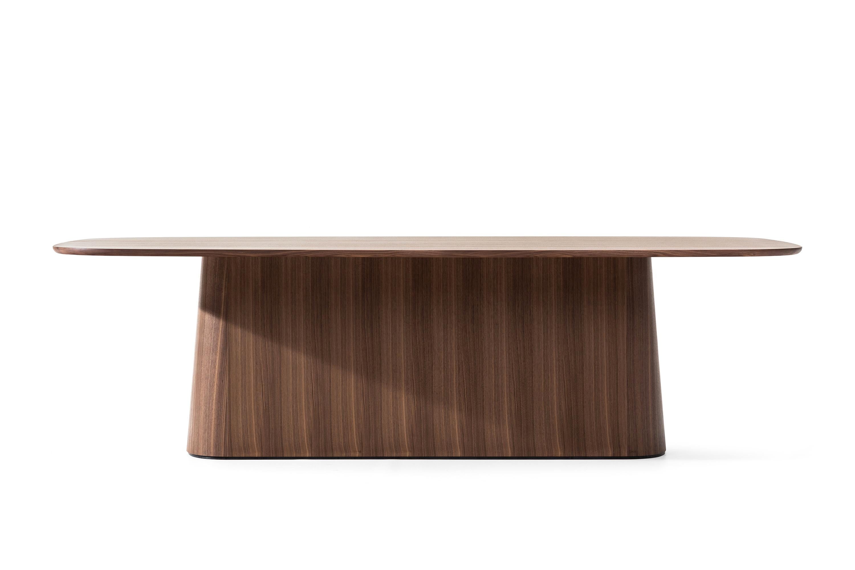 Scandinave moderne Table de salle à manger contemporaine POV 467, chêne massif ou noyer, 280 en vente