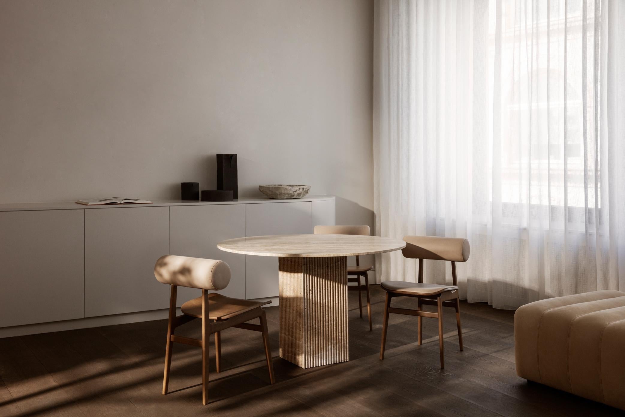 Contemporary Esstisch 'SOHO' 120 von Norr11, Grauer Travertin (Dänisch) im Angebot