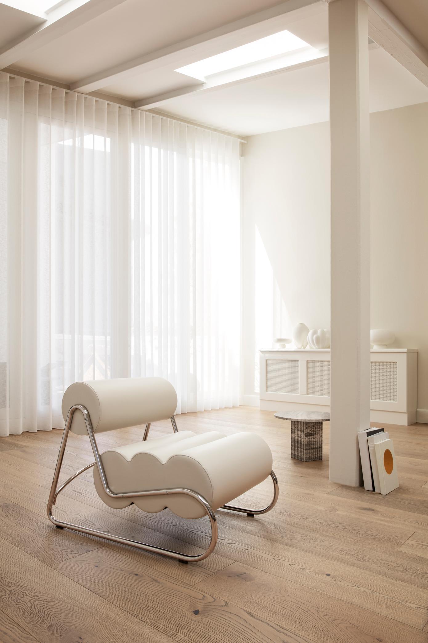 Contemporary Esstisch 'SOHO' 120 von Norr11, Travertin im Angebot 2