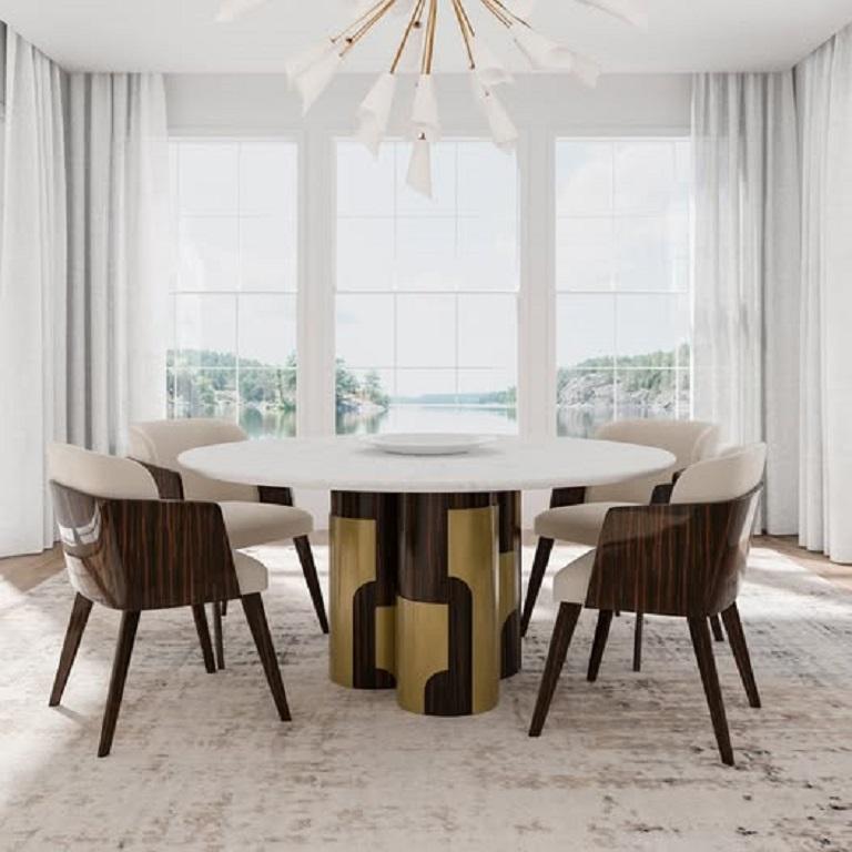Table de salle à manger contemporaine avec plateau en marbre, cadre en Wood Wood Ebony et accents en laiton Neuf - En vente à NEW YORK, NY