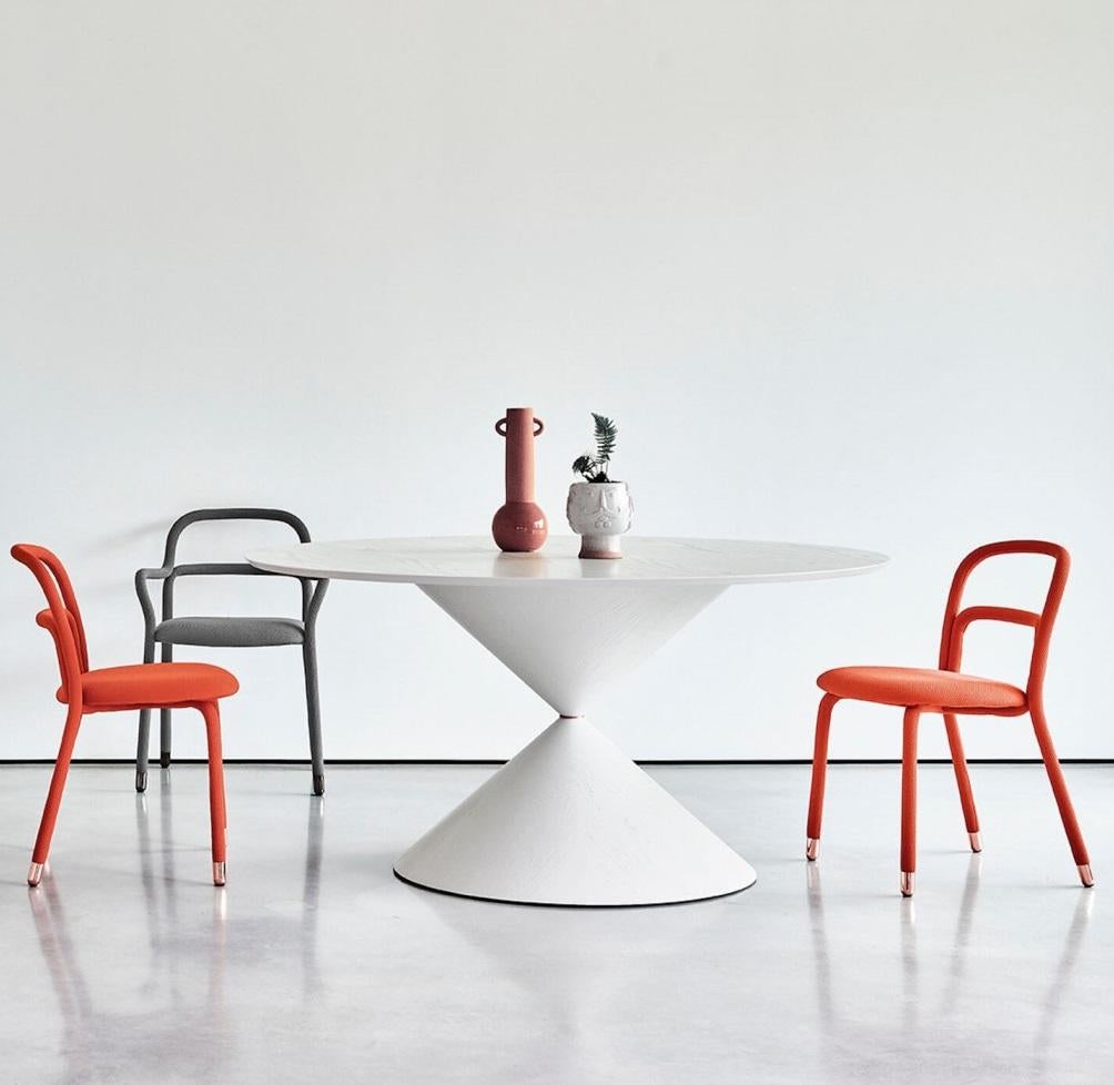 Table de salle à manger contemporaine avec piètement en métal bicolore en vente 5