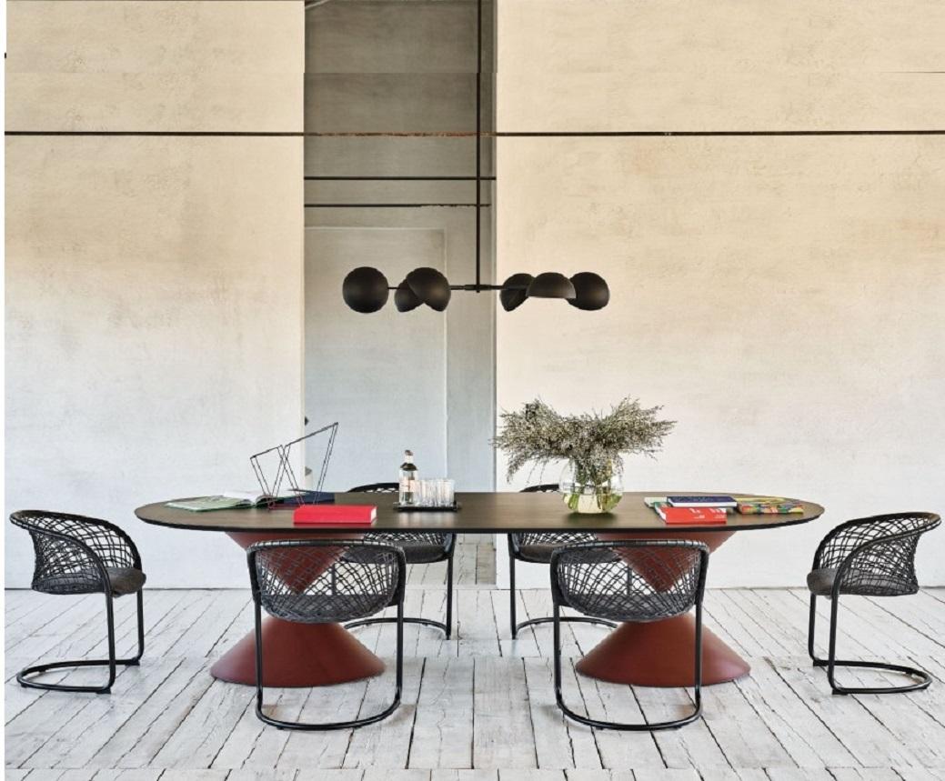 Table de salle à manger contemporaine avec piètement en métal bicolore en vente 6