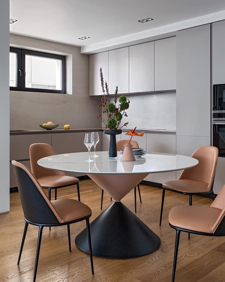 Métal Table de salle à manger contemporaine avec piètement en métal bicolore en vente