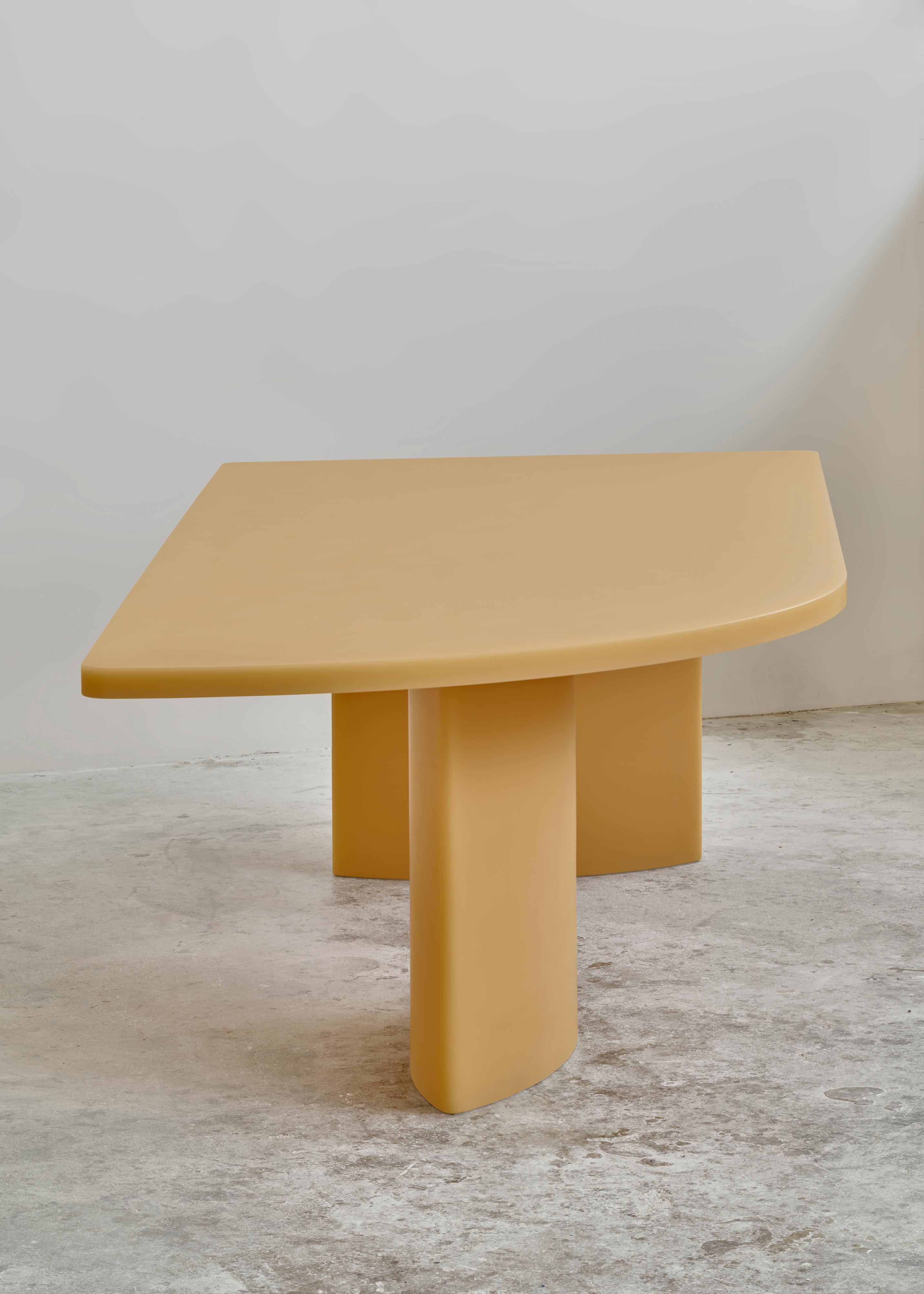 Table de bureau / salle à manger contemporaine par Sabine Marcelis, Honey Neuf - En vente à Copenhagen, DK