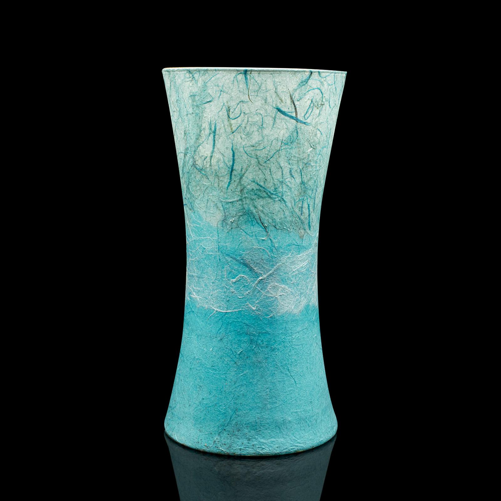 Contemporary Display Vase, Englisch, Kunstglas, Blumenhülse, Strohseide Finish (Britisch) im Angebot