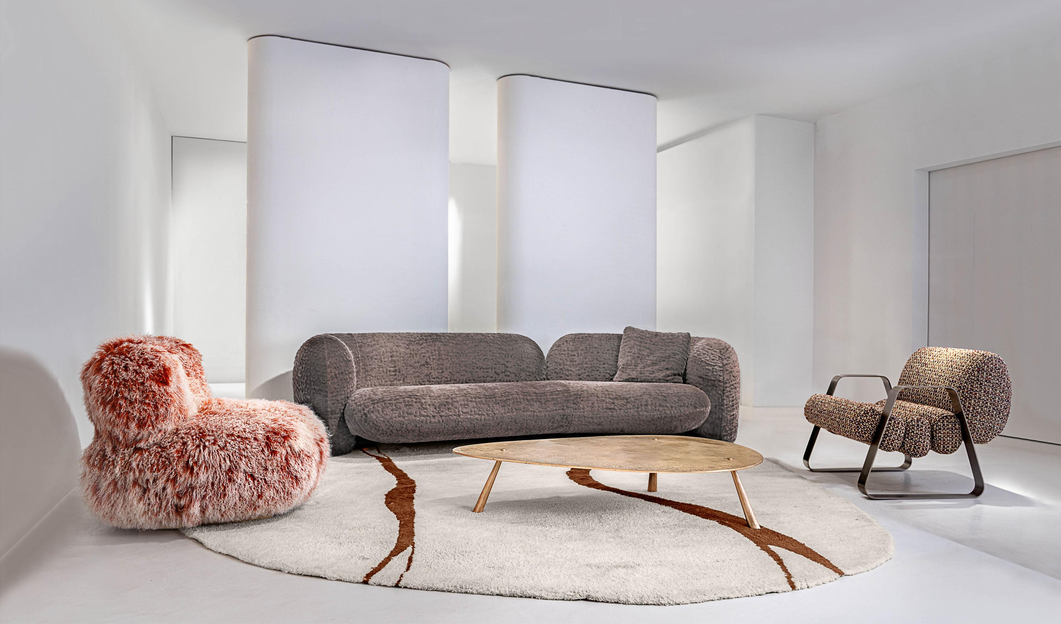 italien Fauteuil Dooling contemporain avec tissu couleur brique. Fabriqué en Italie par HESSENTIA en vente
