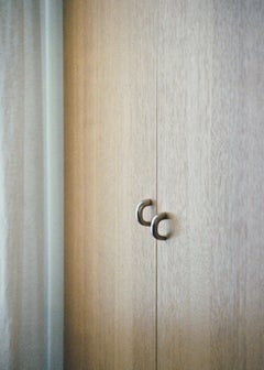 Poignée de porte / bouton contemporain 'Burly' par Space Within, laiton foncé