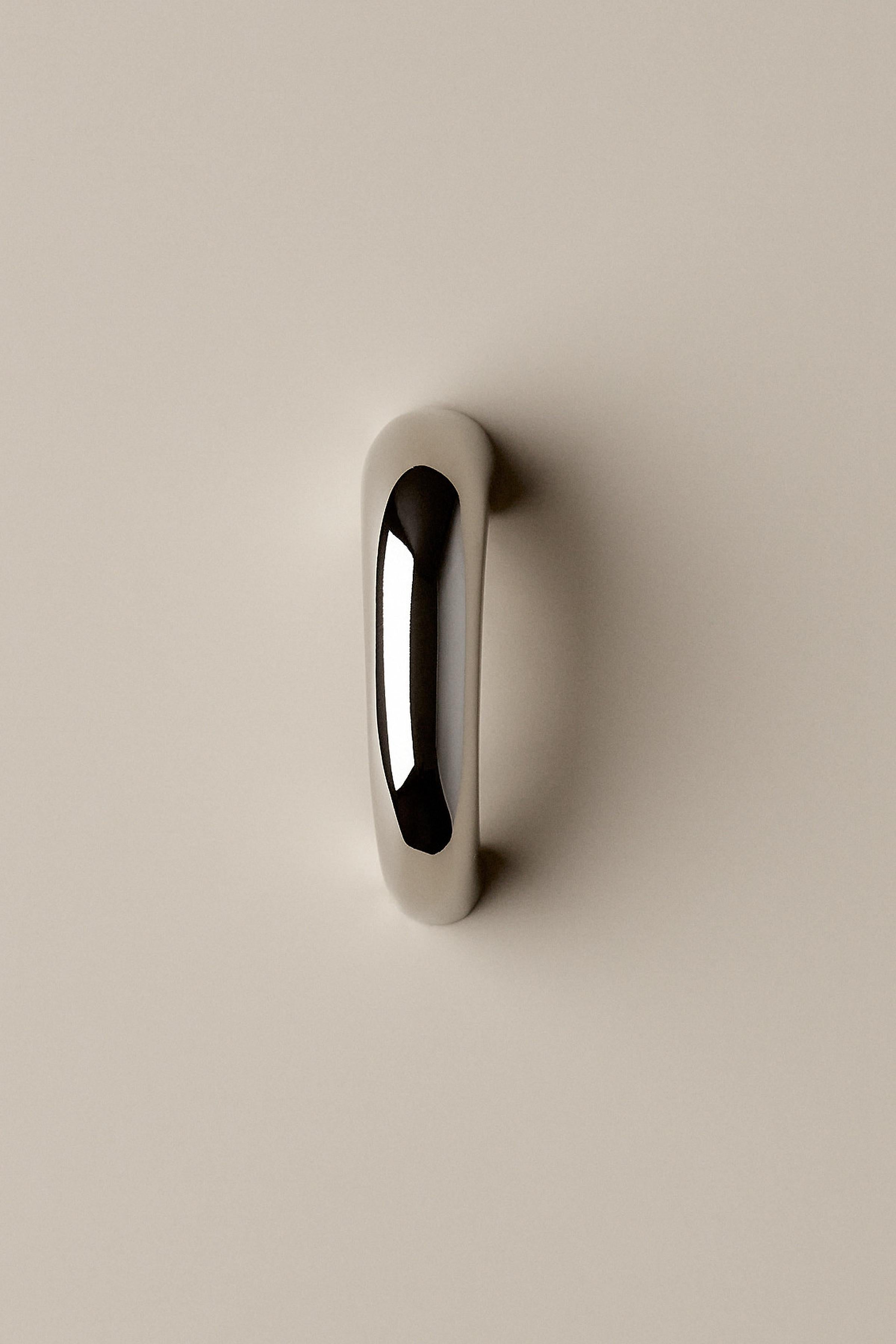 Poignée de porte / bouton contemporain 'Burly' par A Space Within, nickel poli en vente 3