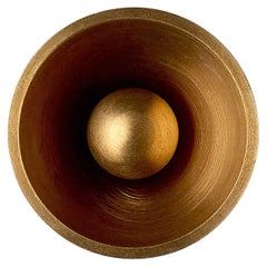 Poignée de porte / bouton contemporain 'Tender' par A Space Within, laiton ambré