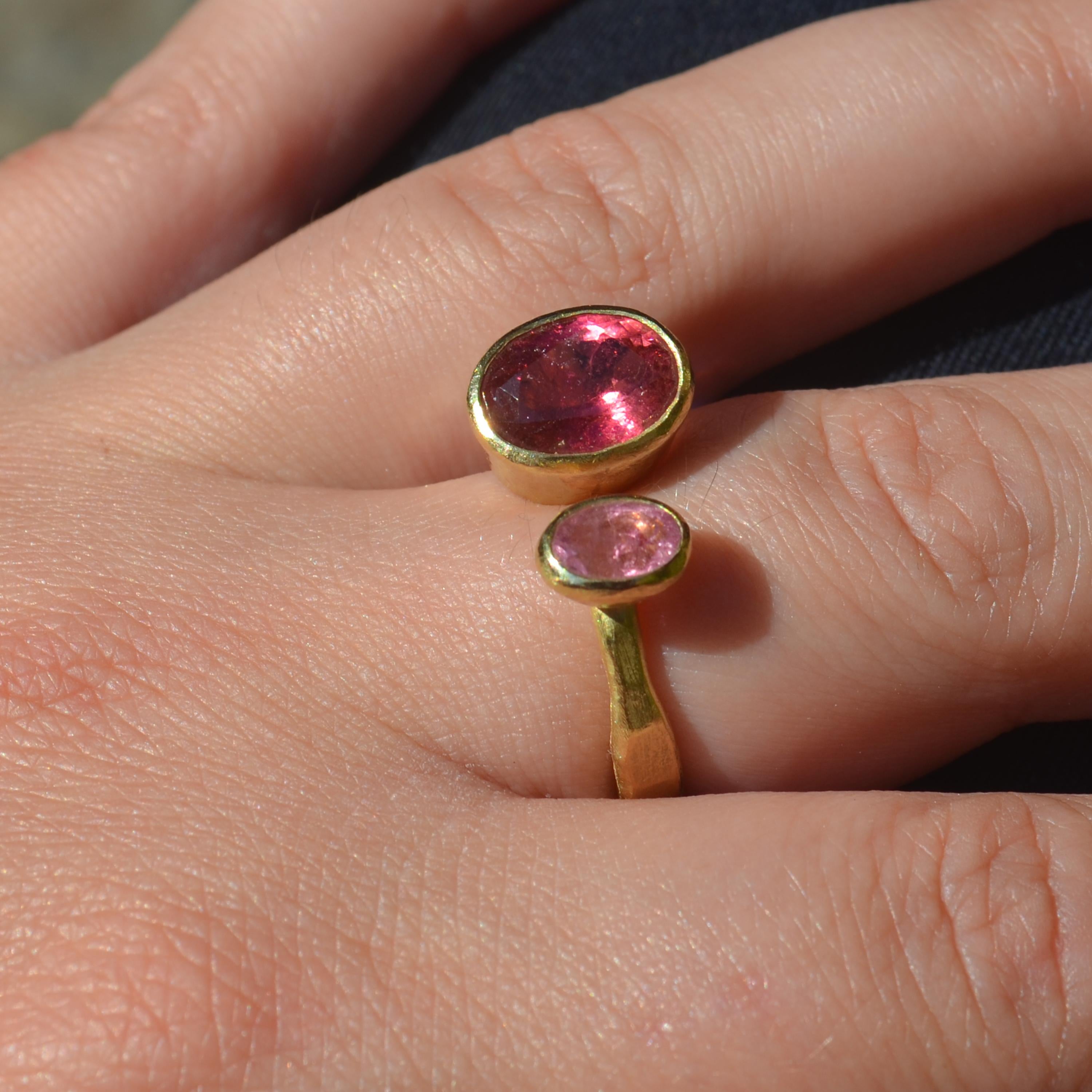 Contemporary Double Pink Tourmaline 18 Karat Gold Handmade Ring by Disa Allsopp In New Condition For Sale In London, GB