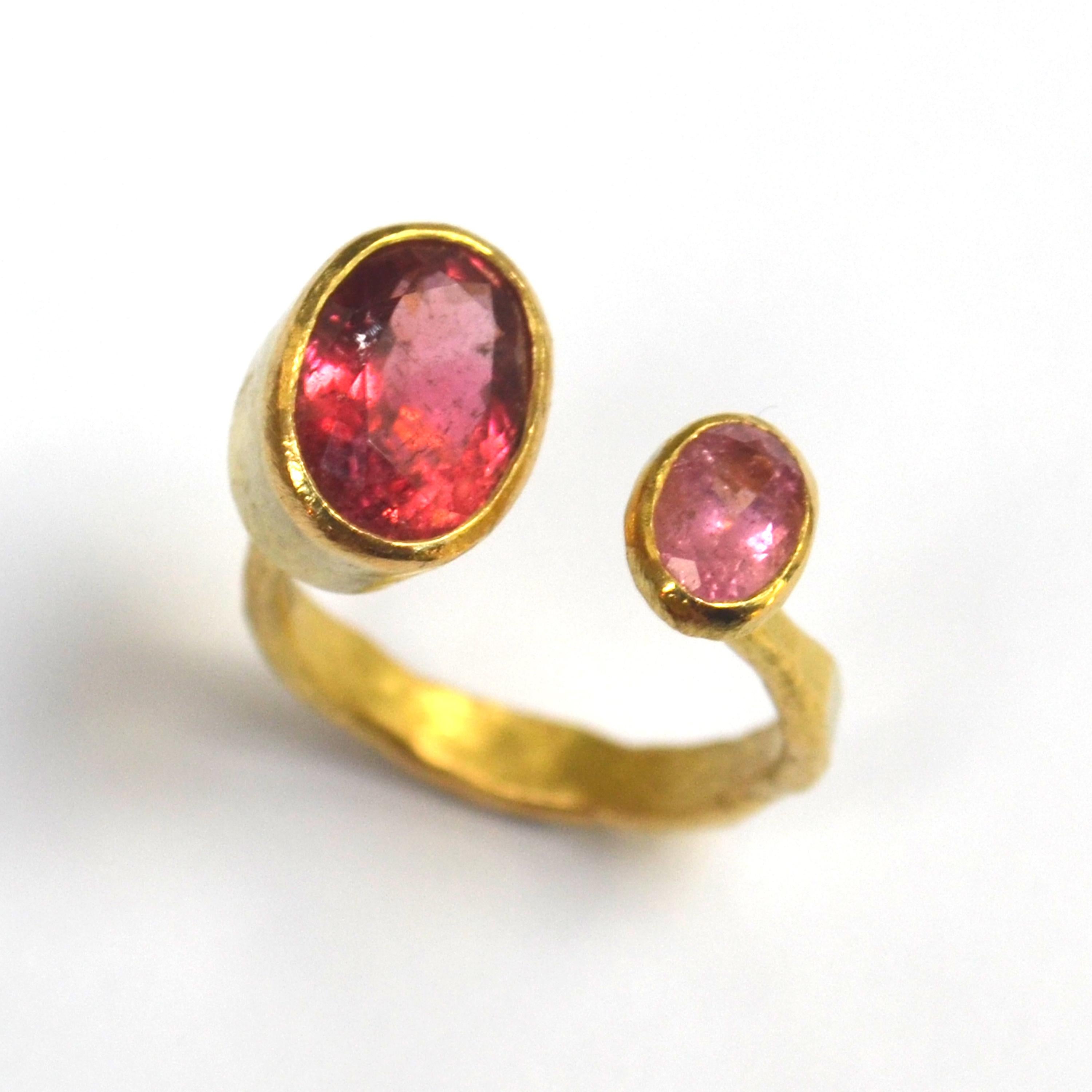 Contemporary Double Pink Tourmaline 18 Karat Gold Handmade Ring by Disa Allsopp For Sale 4
