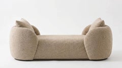 Diván de conversación contemporáneo de bouclé reversible con detalles en piel