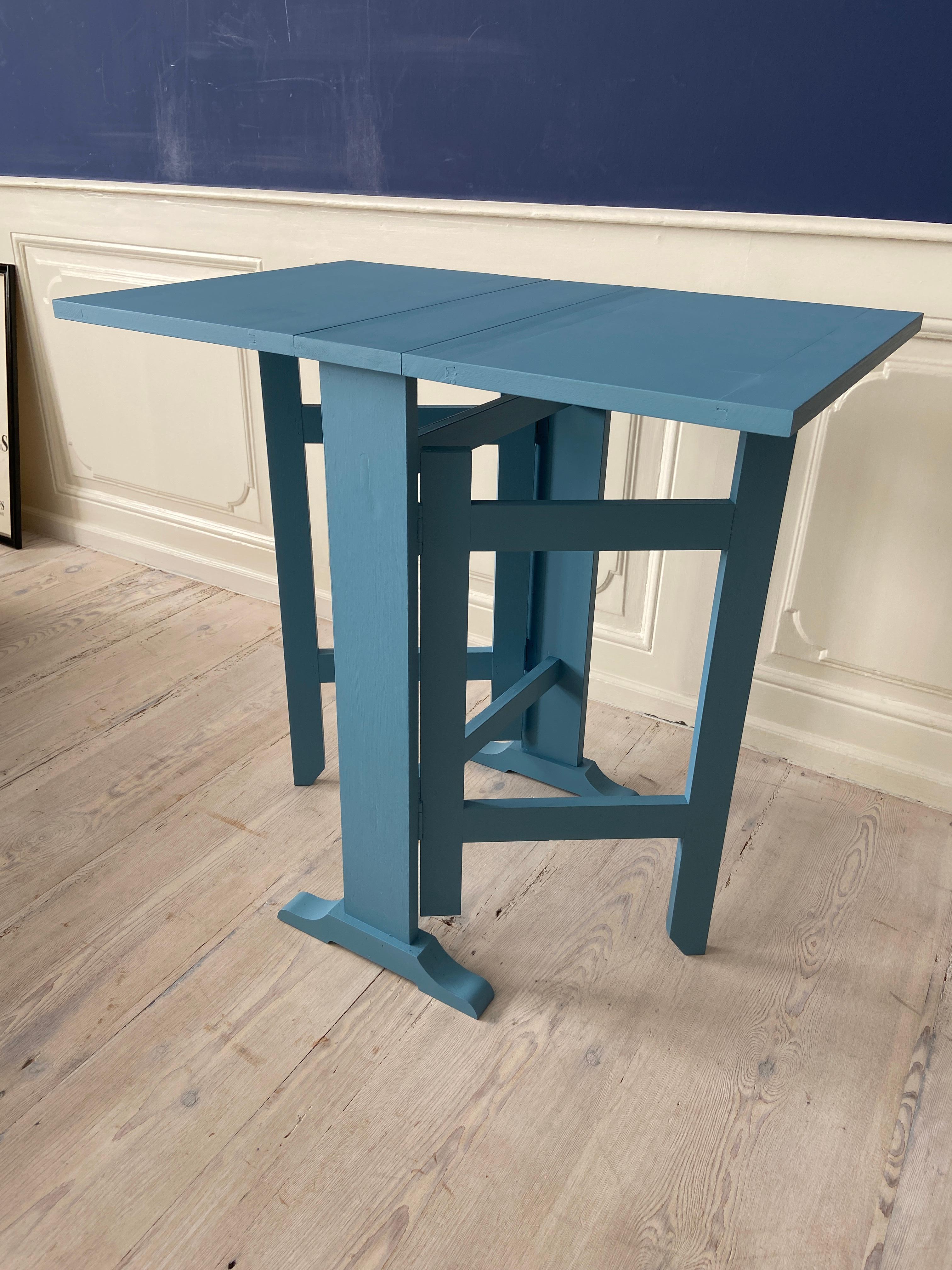 Contemporary Drop Leaf Table in Light Blue Painted Wood, Belgium In New Condition For Sale In Copenhagen K, DK