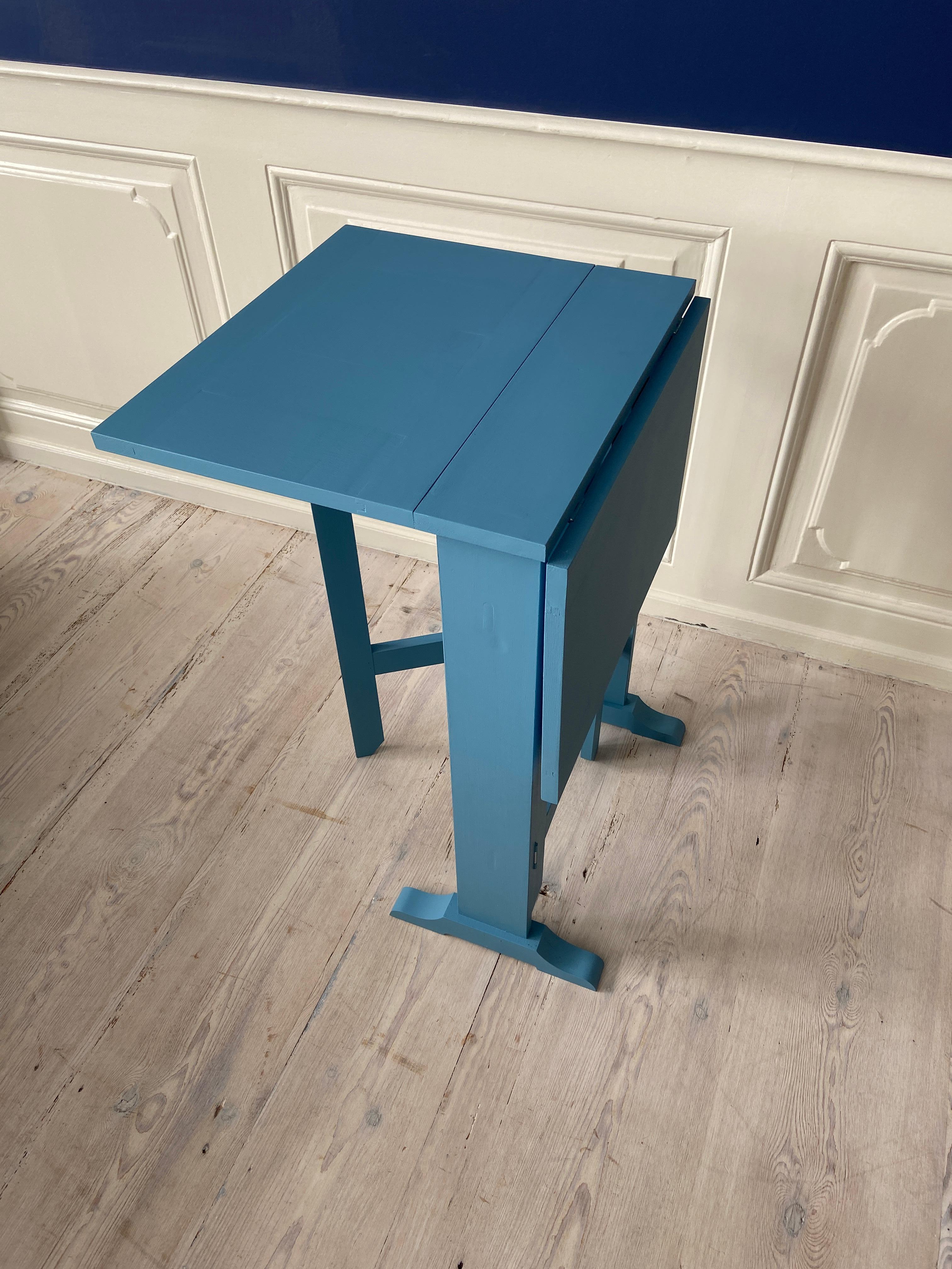 Contemporary Drop Leaf Table in Light Blue Painted Wood, Belgium For Sale 1