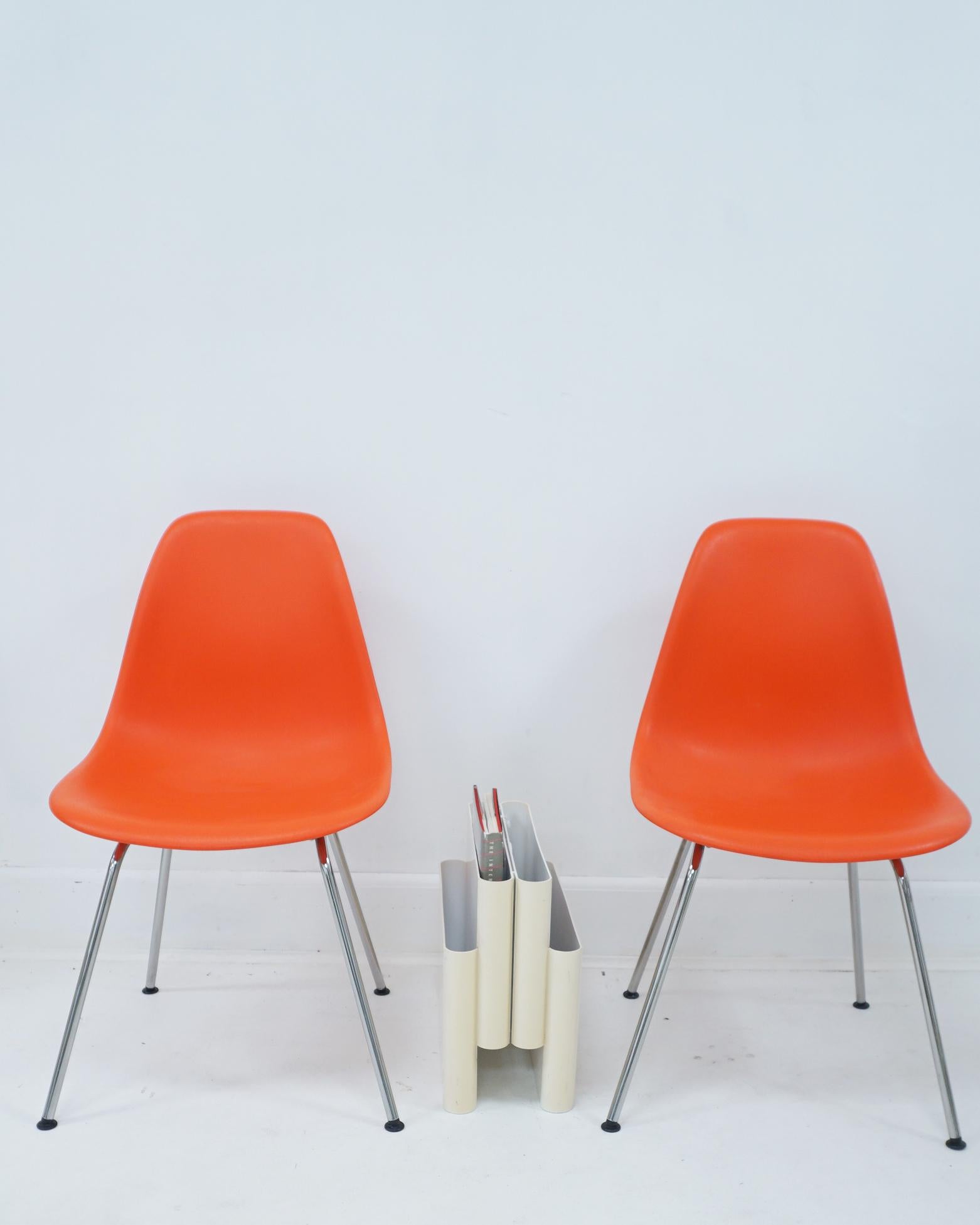 Contemporary Eames Orange Red Molded Plastic Side Chair In Good Condition For Sale In San Gabriel, CA