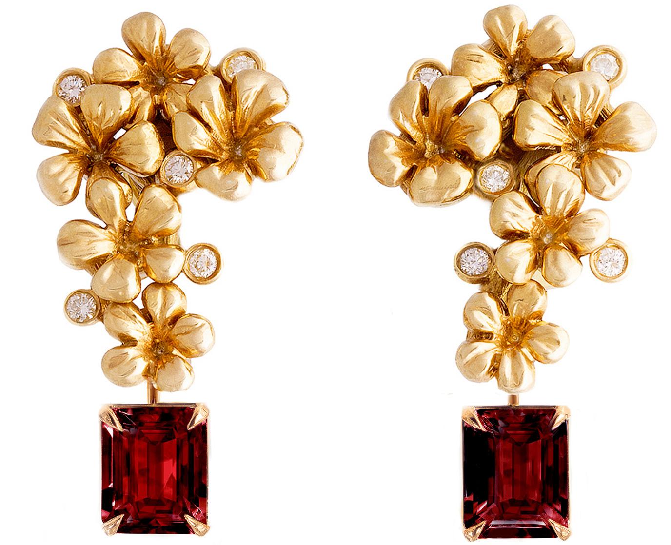 These contemporary 18 karat yellow gold cocktail earrings are encrusted with 10 round diamonds and detachable rubies, 1,4 carats in total, 6,7x4 mm each. This jewellery collection was featured in Vogue UA review in November.
The size of one earring