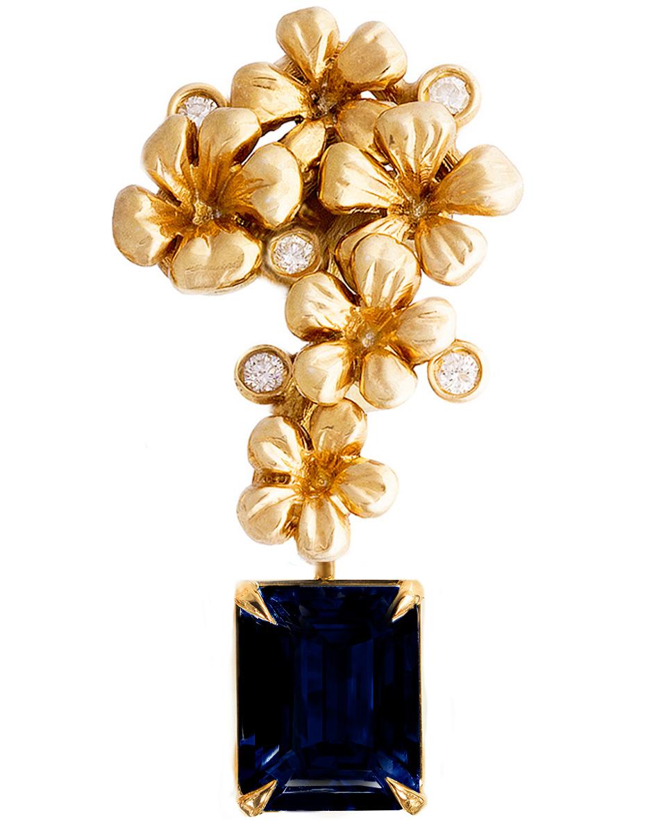 These contemporary 18 karat yellow gold cocktail earrings are encrusted with 10 round diamonds and detachable natural sapphires, 5,6 carats in total, 10,2x6 mm each, octagon cut. This jewellery collection was featured in Vogue UA review in