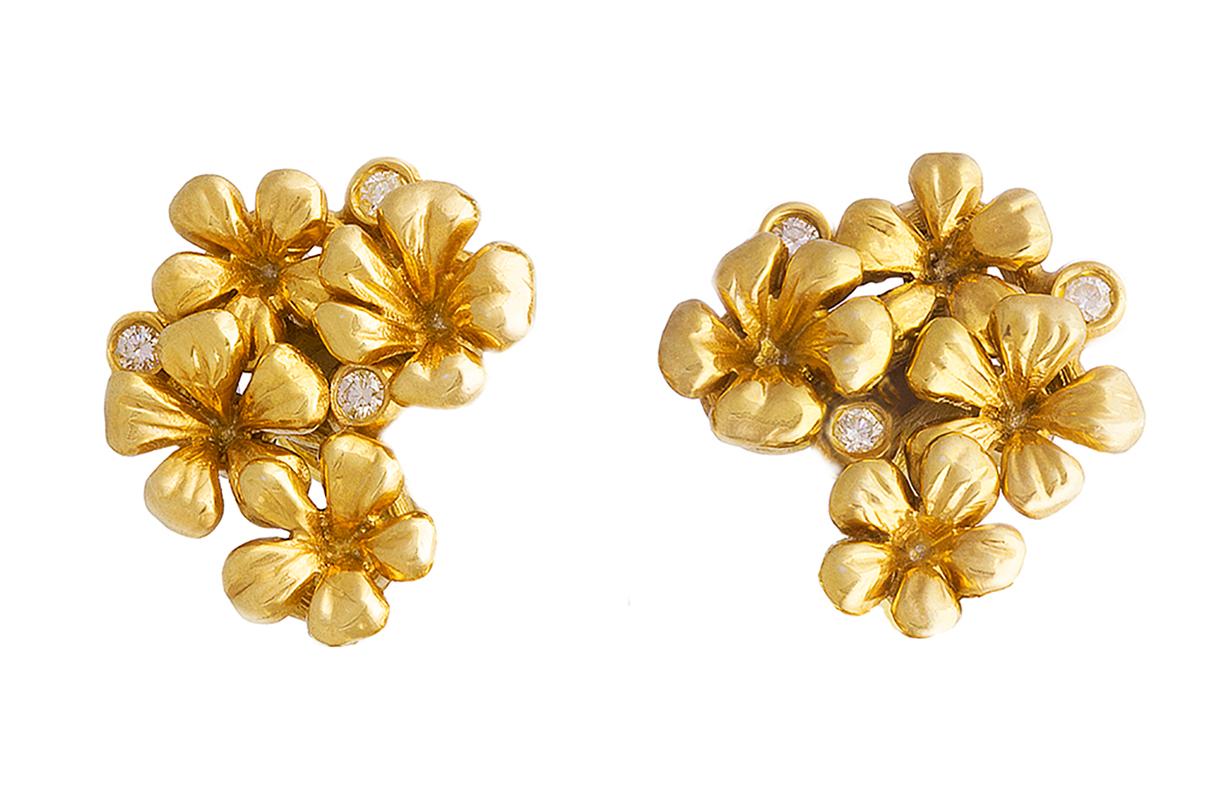 Contemporary Stud Earrings in Eighteen Karat Yellow Gold with Natural Sapphires For Sale 1