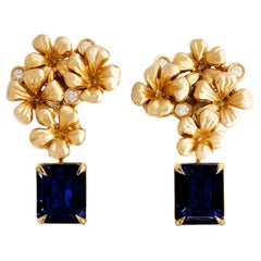 Pendientes Contemporáneos de Oro Amarillo de Dieciocho Kilates con Zafiros Naturales