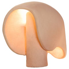 Lampe en forme de graine terreuse contemporaine 02 fabriquée à la main par Jan Ernst