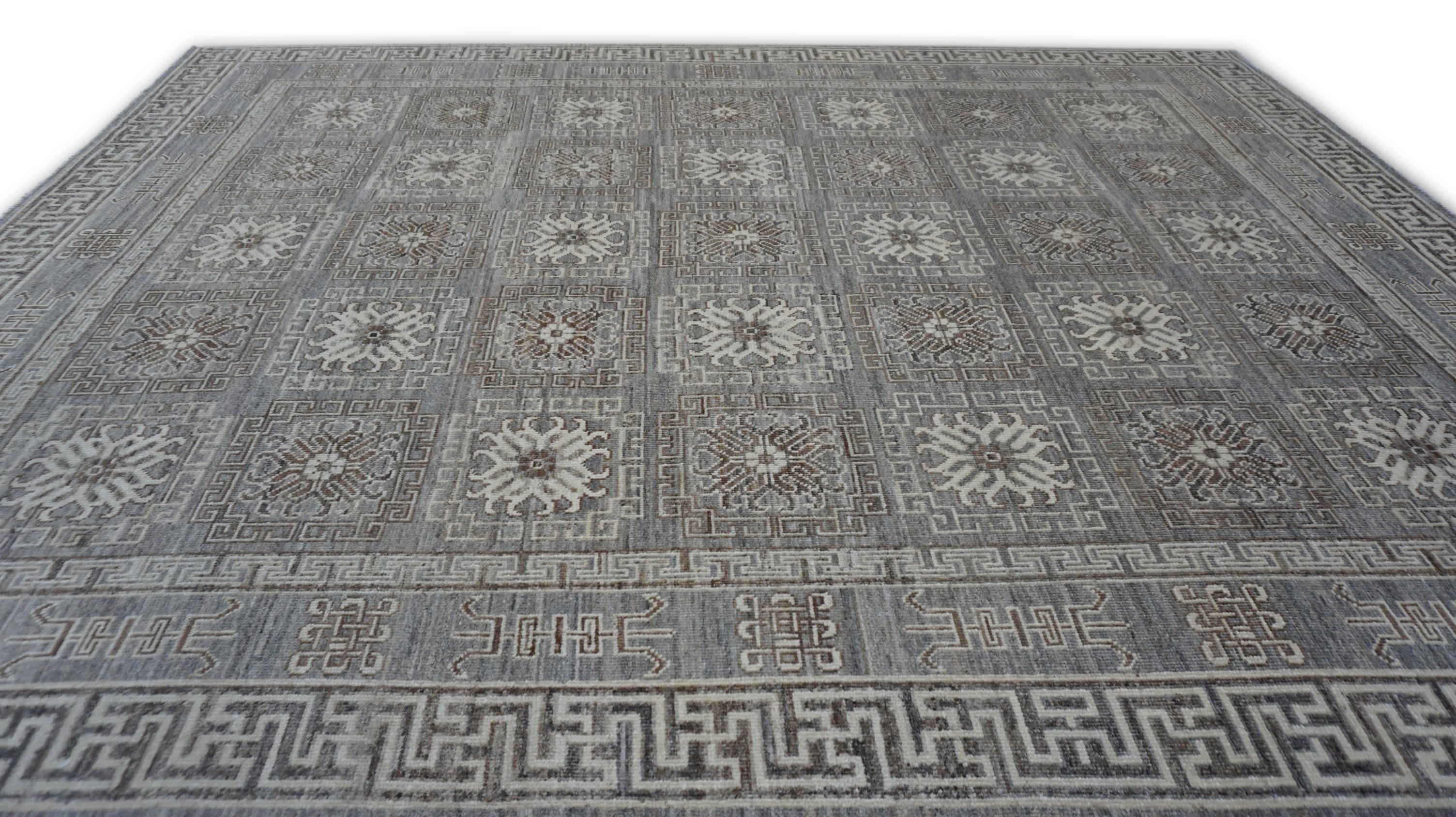 Contemporary Earthy Toned Sultanabad Inspired Wool Rug 8'x10' (Pakistanisch) im Angebot