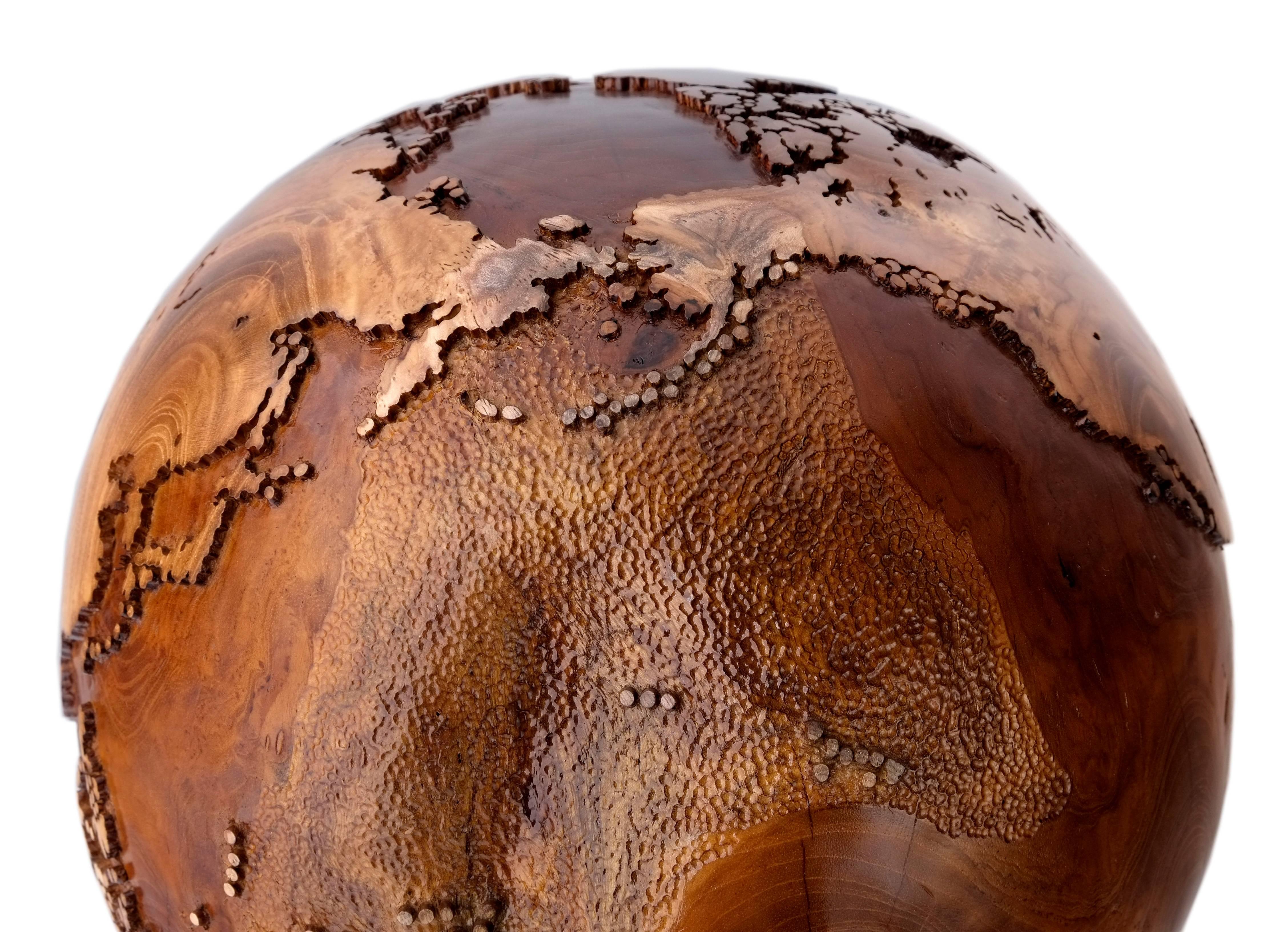 Contemporary Eclat Vibe Globe in Natural Burl and Hammered Skin Textured, 30cm For Sale 1