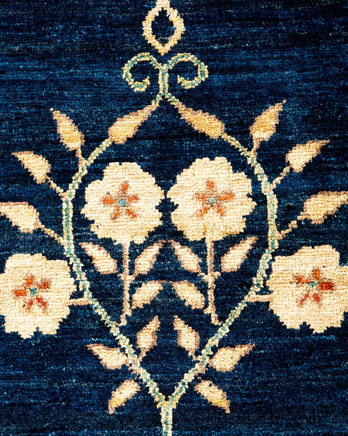 Contemporary Eclectic Handknotted Wool Blue Area Rug (Pakistanisch) im Angebot