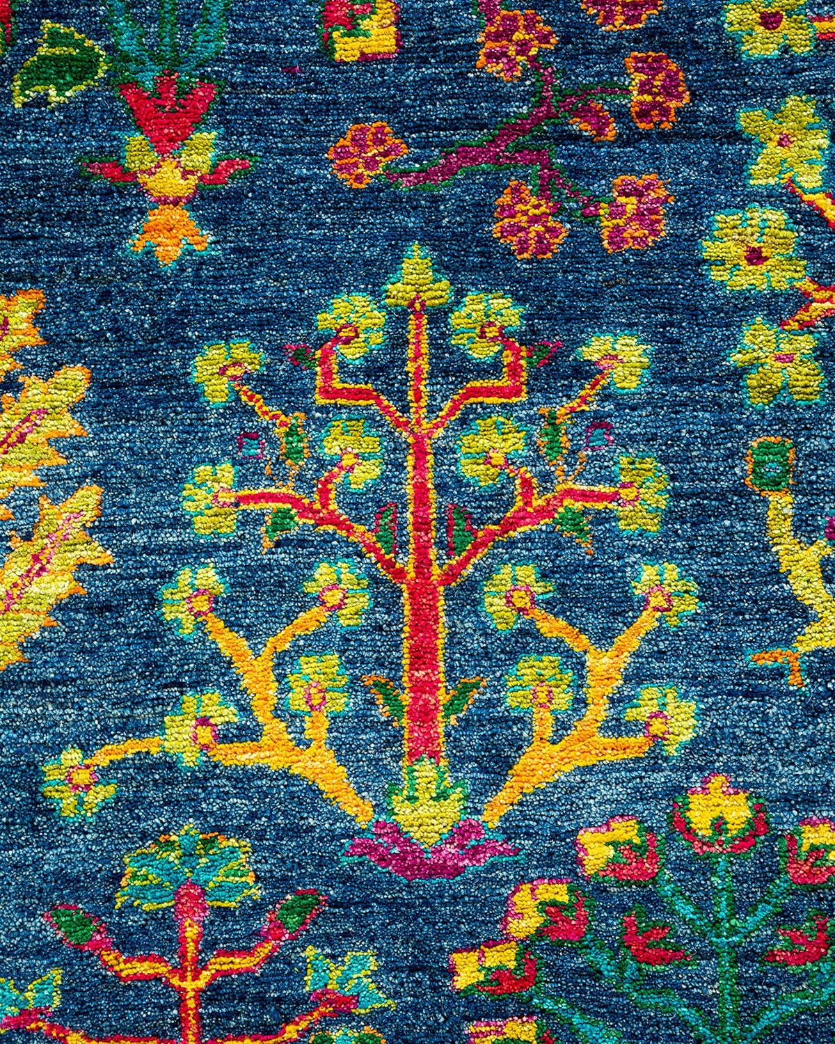 Pakistano Tappeto contemporaneo eclettico in lana annodata a mano di colore blu in vendita