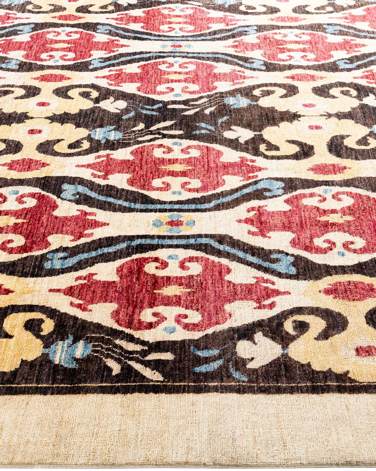 Contemporary Eclectic Hand Knotted Wool Ivory Area Rug  In New Condition For Sale In Norwalk, CT