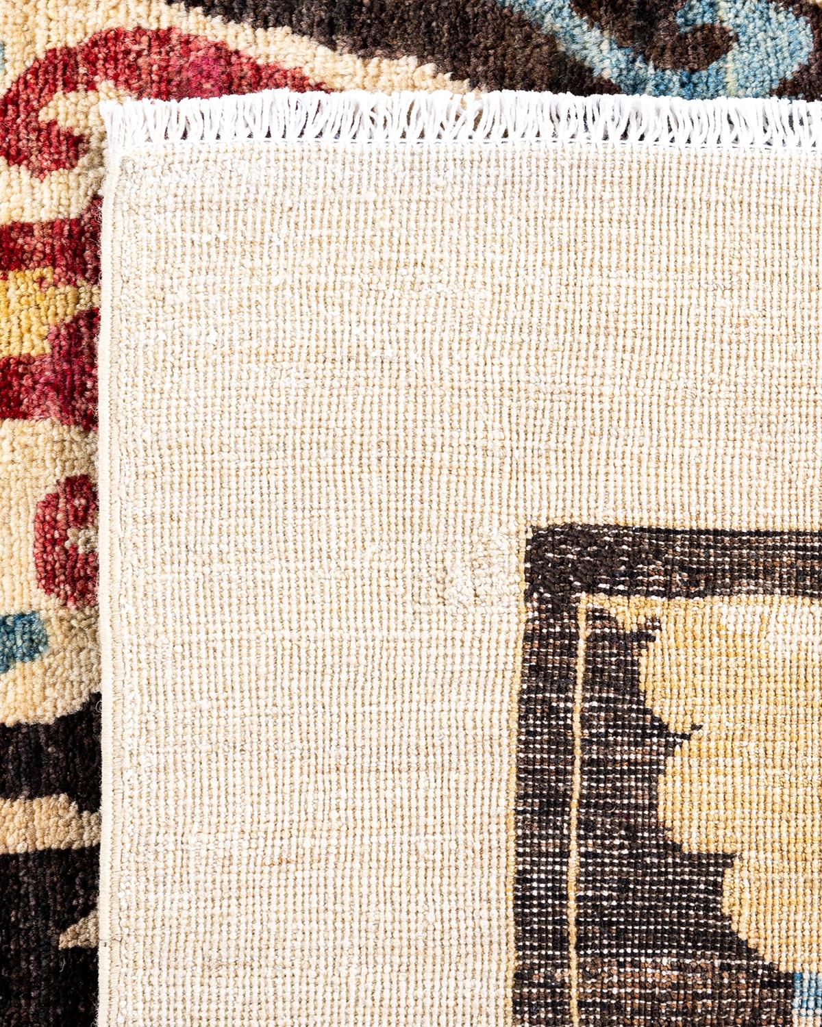 Contemporary Eclectic Hand Knotted Wool Ivory Area Rug  (21. Jahrhundert und zeitgenössisch) im Angebot