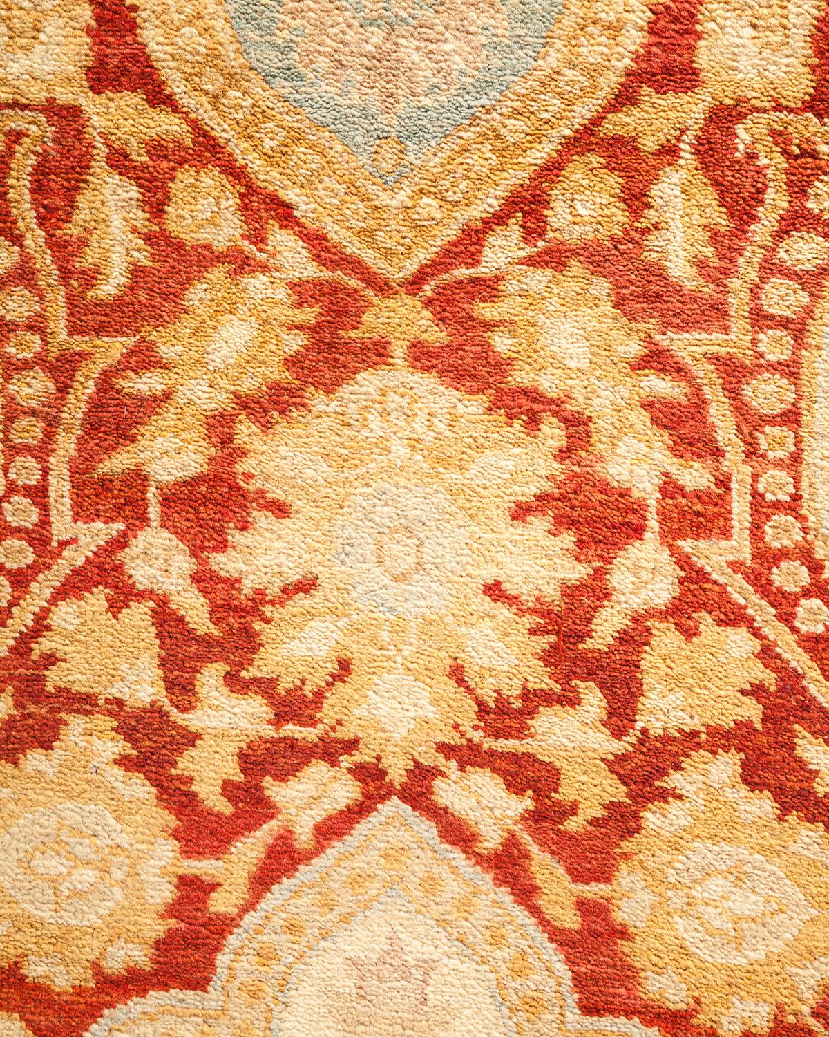 Pakistanais Tapis éclectique contemporain en laine nouée à la main, rouge en vente