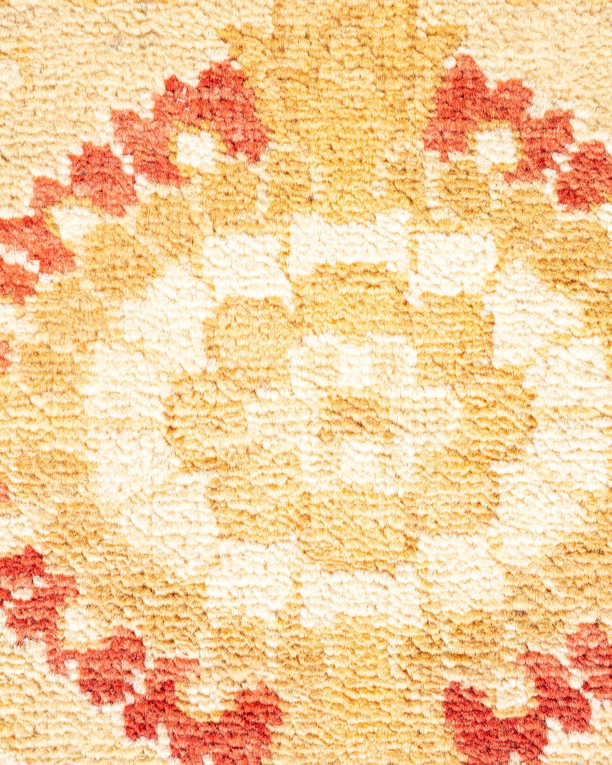 Pakistanais Tapis éclectique contemporain en laine nouée à la main jaune en vente