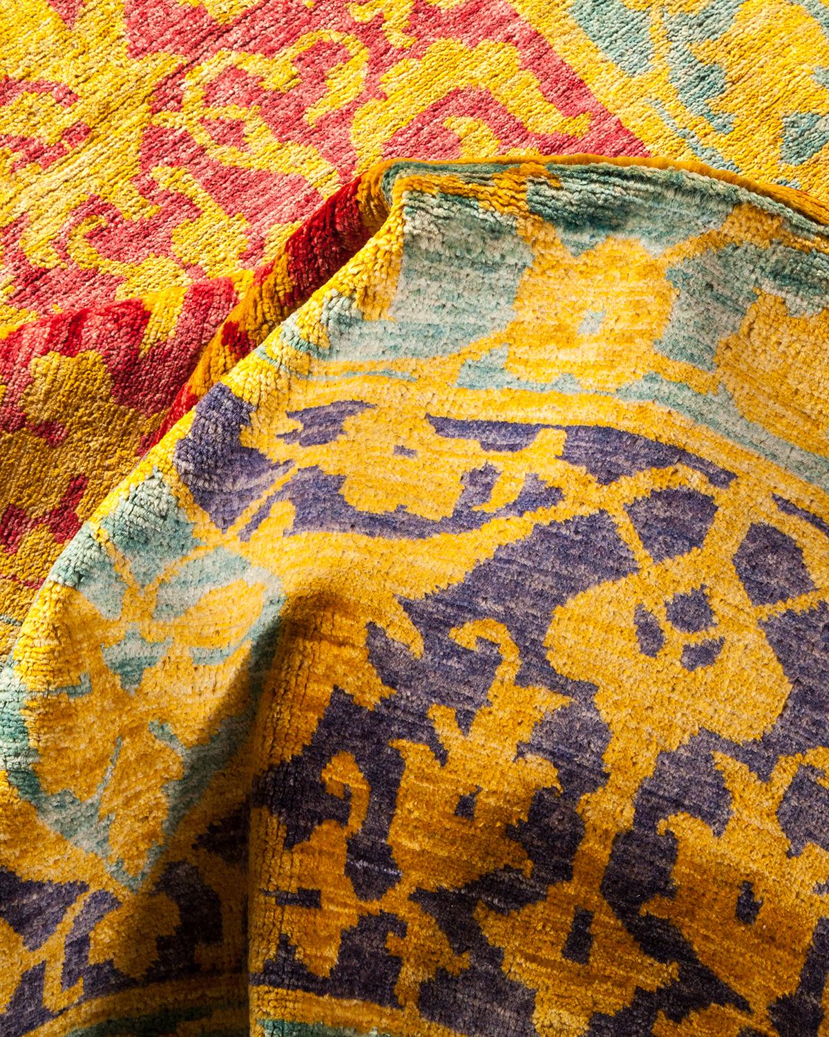 Tapis éclectique contemporain en laine nouée à la main jaune en vente 1