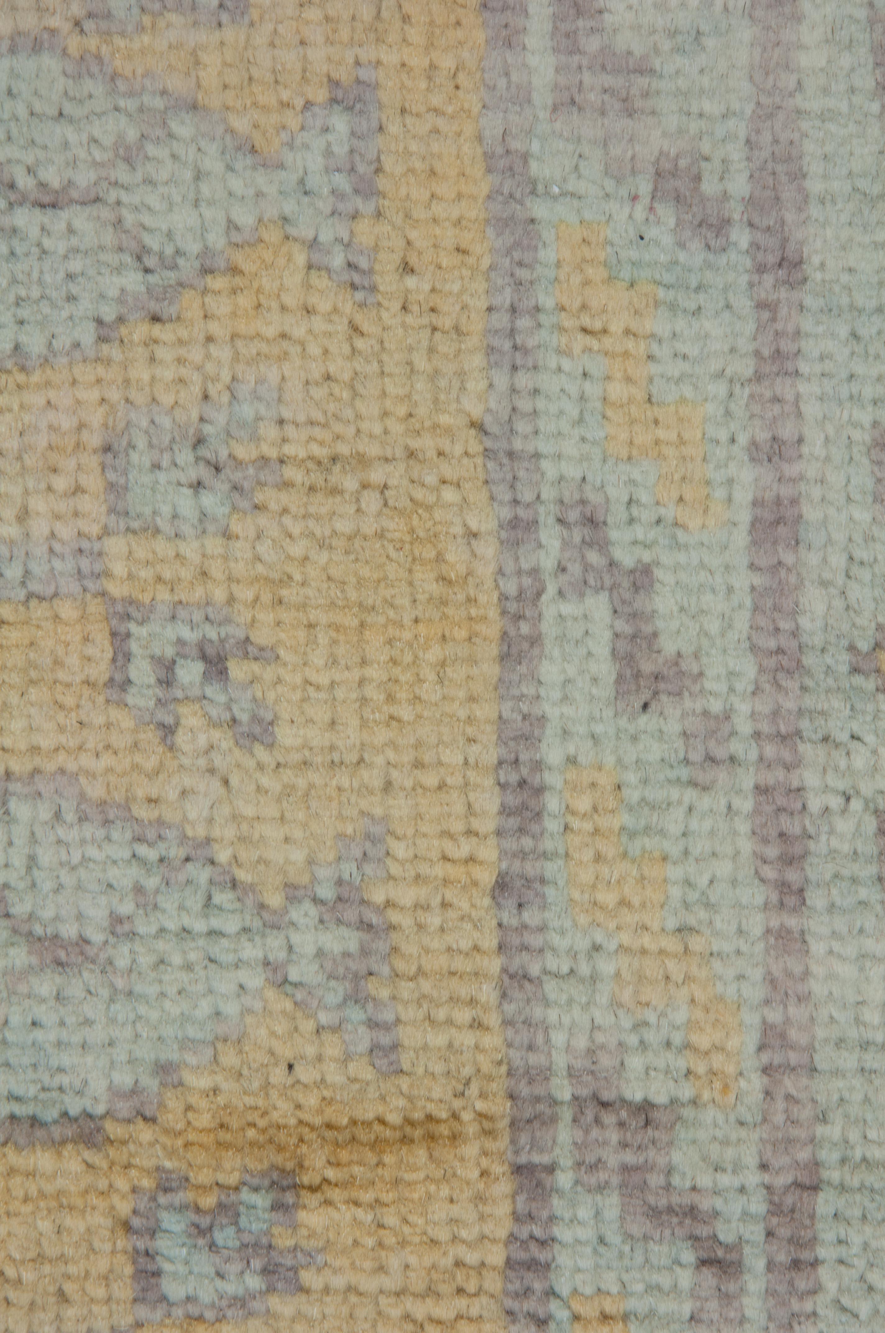 Pakistanais Tapis de course contemporain éclectique en laine nouée à la main jaune en vente